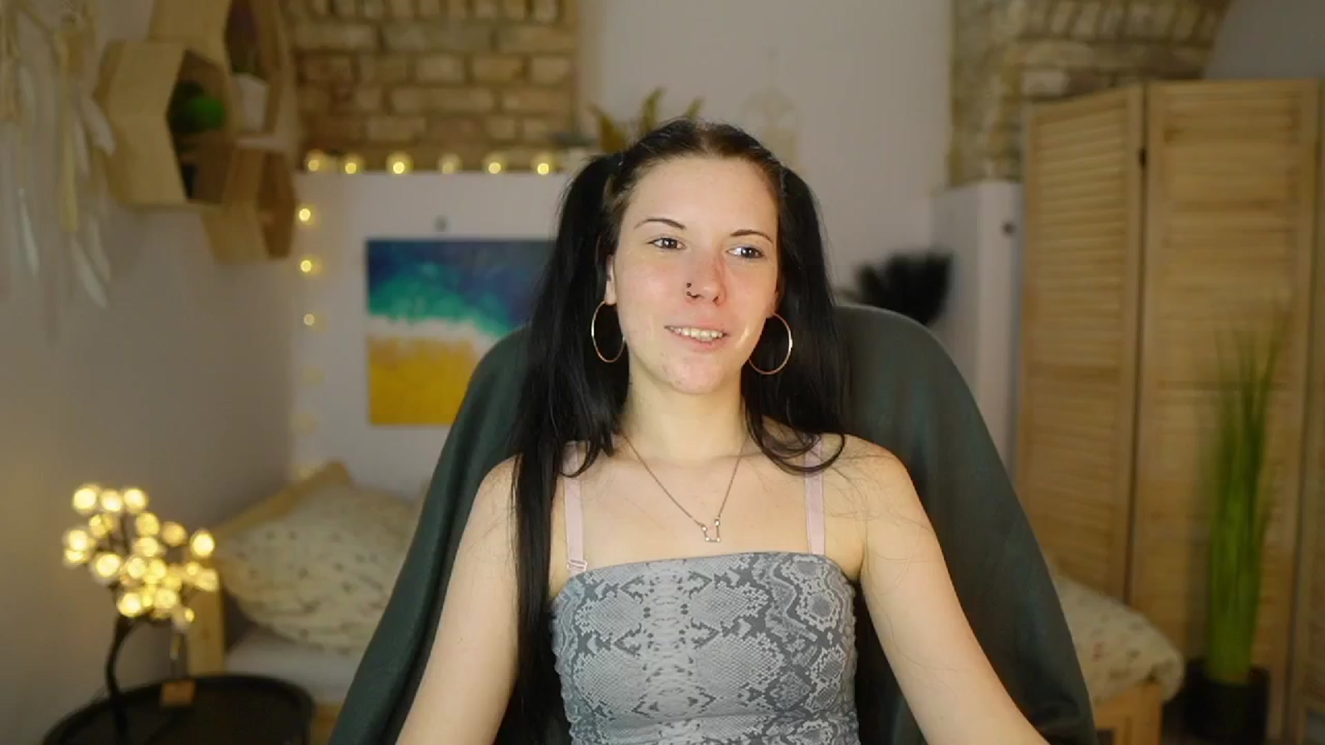 Gallery image thumbnail from April_Ollsen's myfreecams stream on, 04/23/2025, 12:42 image 12 of 20