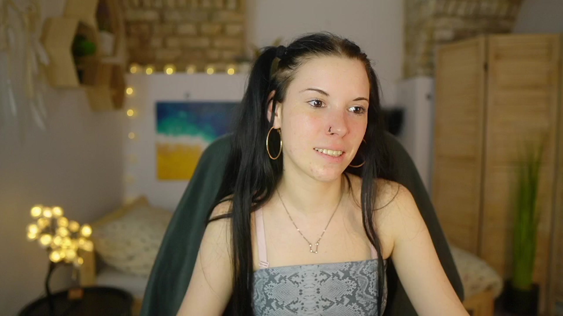 Gallery image thumbnail from April_Ollsen's myfreecams stream on, 04/23/2025, 12:42 image 6 of 20