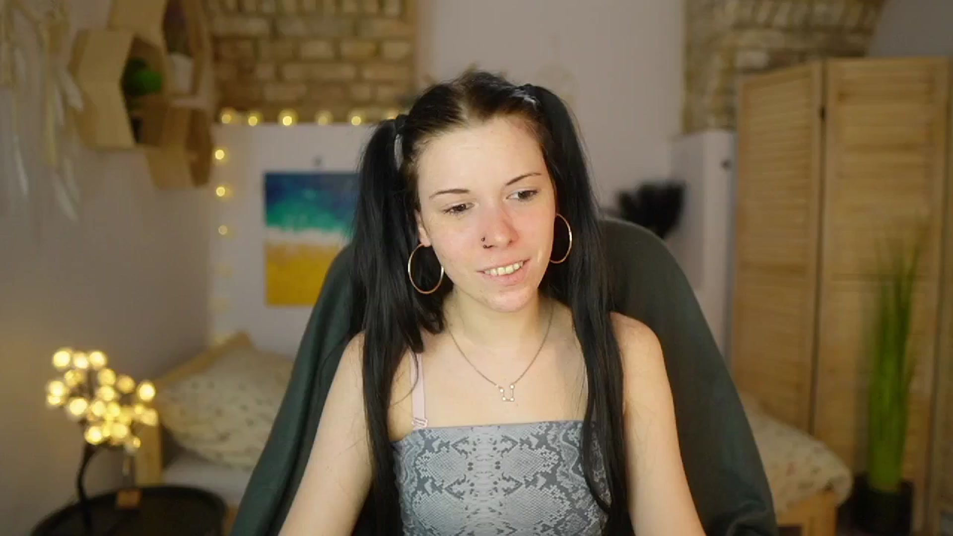 Gallery image thumbnail from April_Ollsen's myfreecams stream on, 04/23/2025, 12:42 image 10 of 20