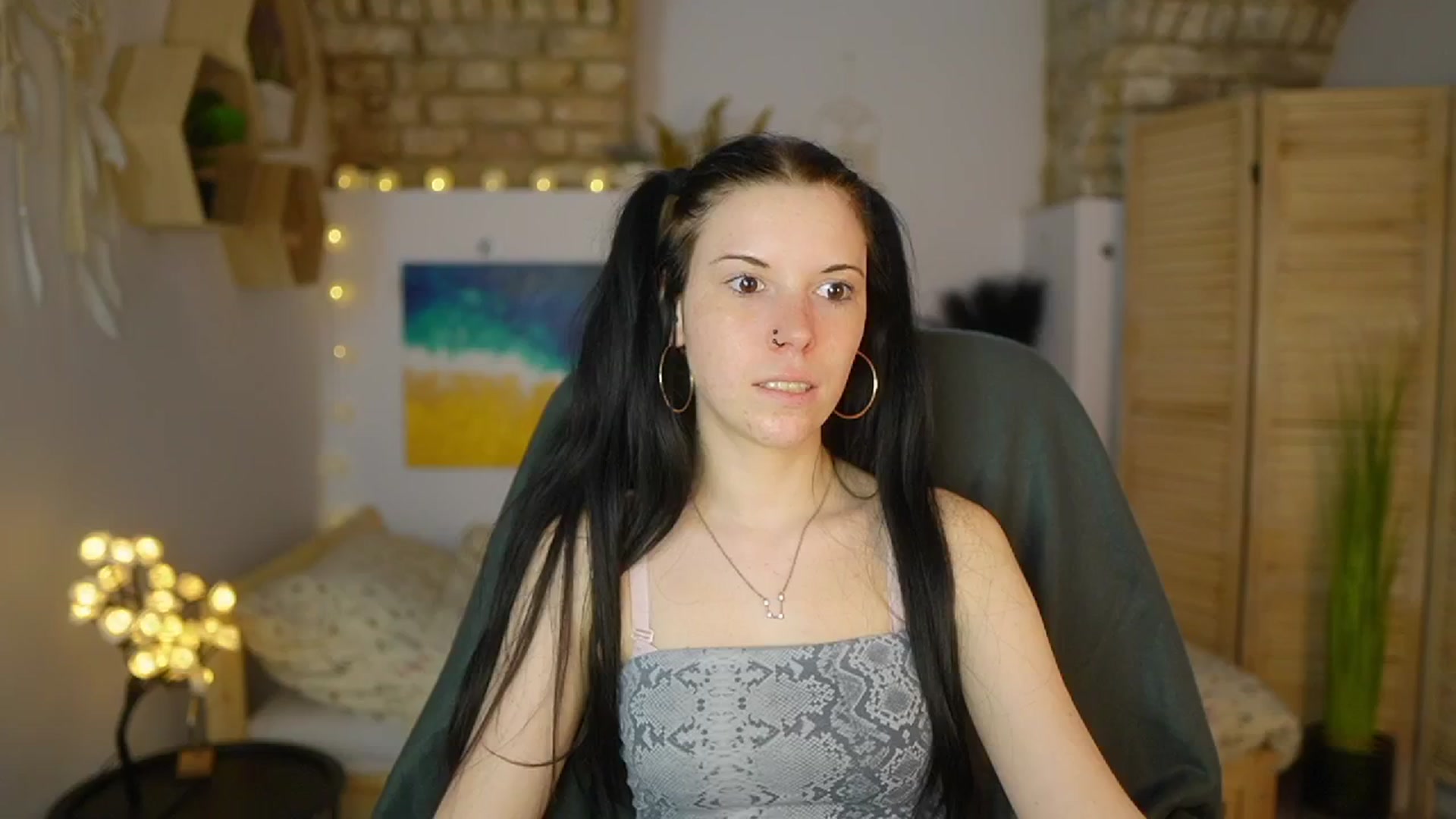 Gallery image thumbnail from April_Ollsen's myfreecams stream on, 04/23/2025, 12:42 image 15 of 20