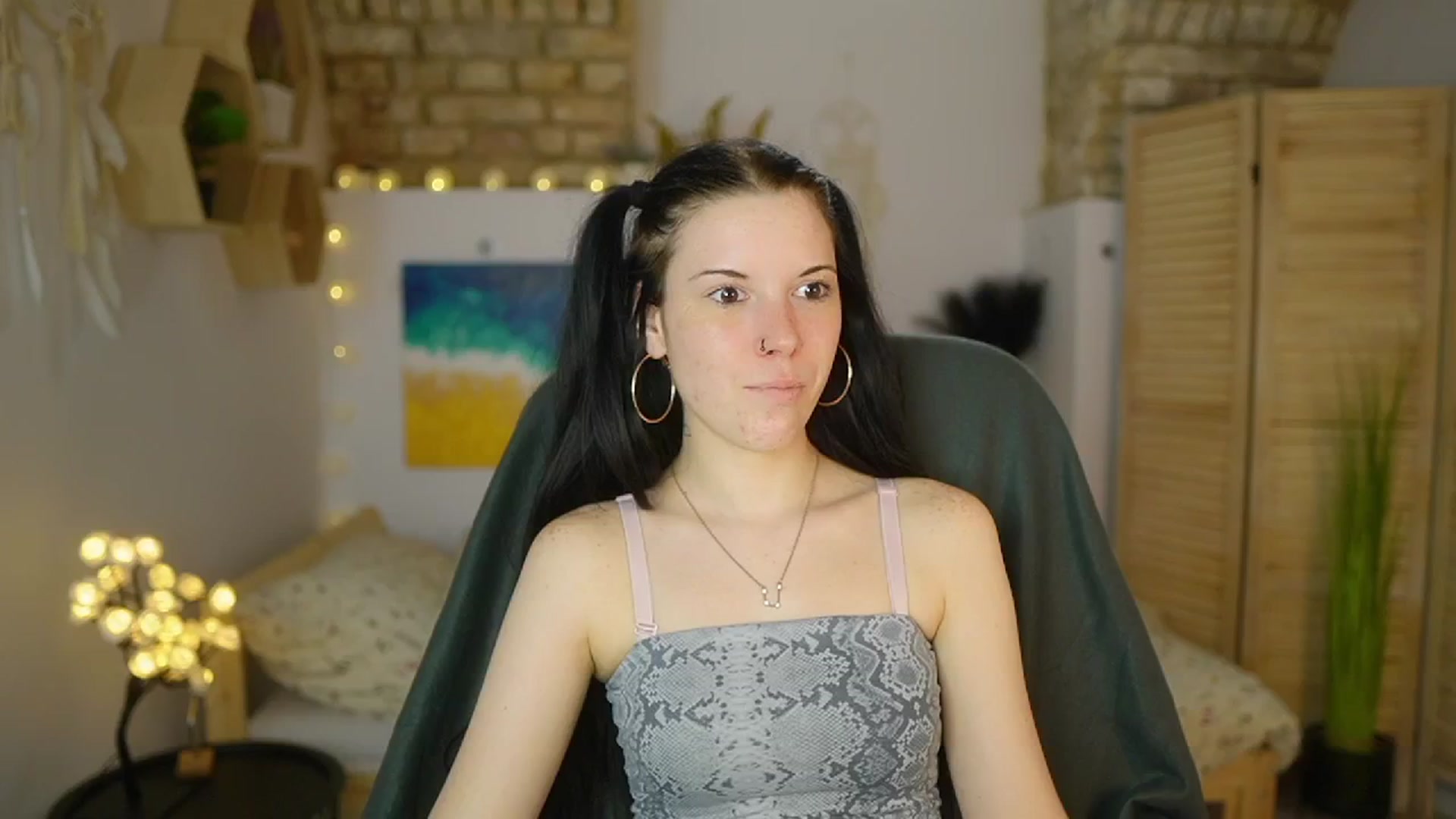 Gallery image thumbnail from April_Ollsen's myfreecams stream on, 04/23/2025, 12:42 image 9 of 20