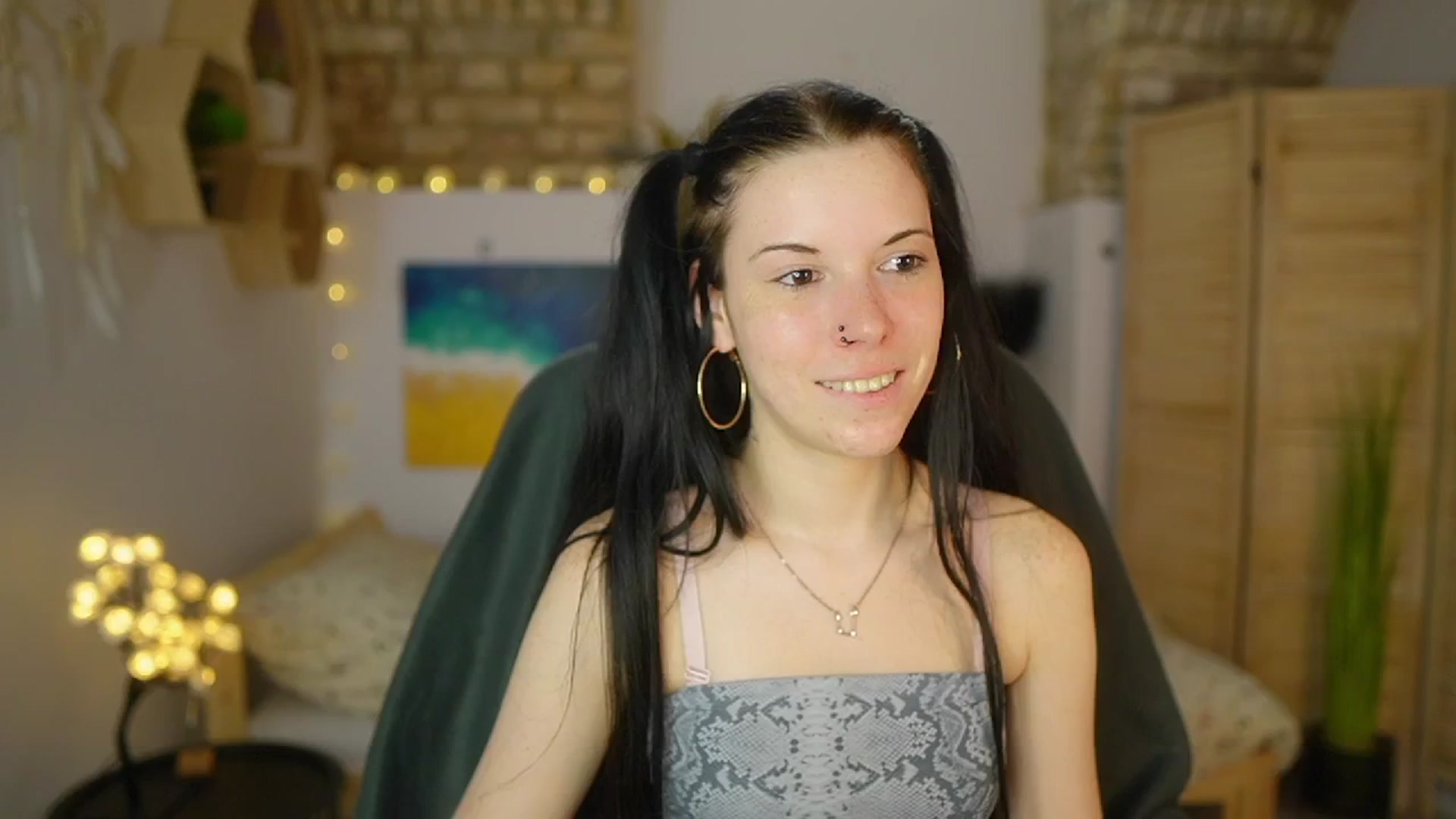 Gallery image thumbnail from April_Ollsen's myfreecams stream on, 04/23/2025, 12:42 image 5 of 20