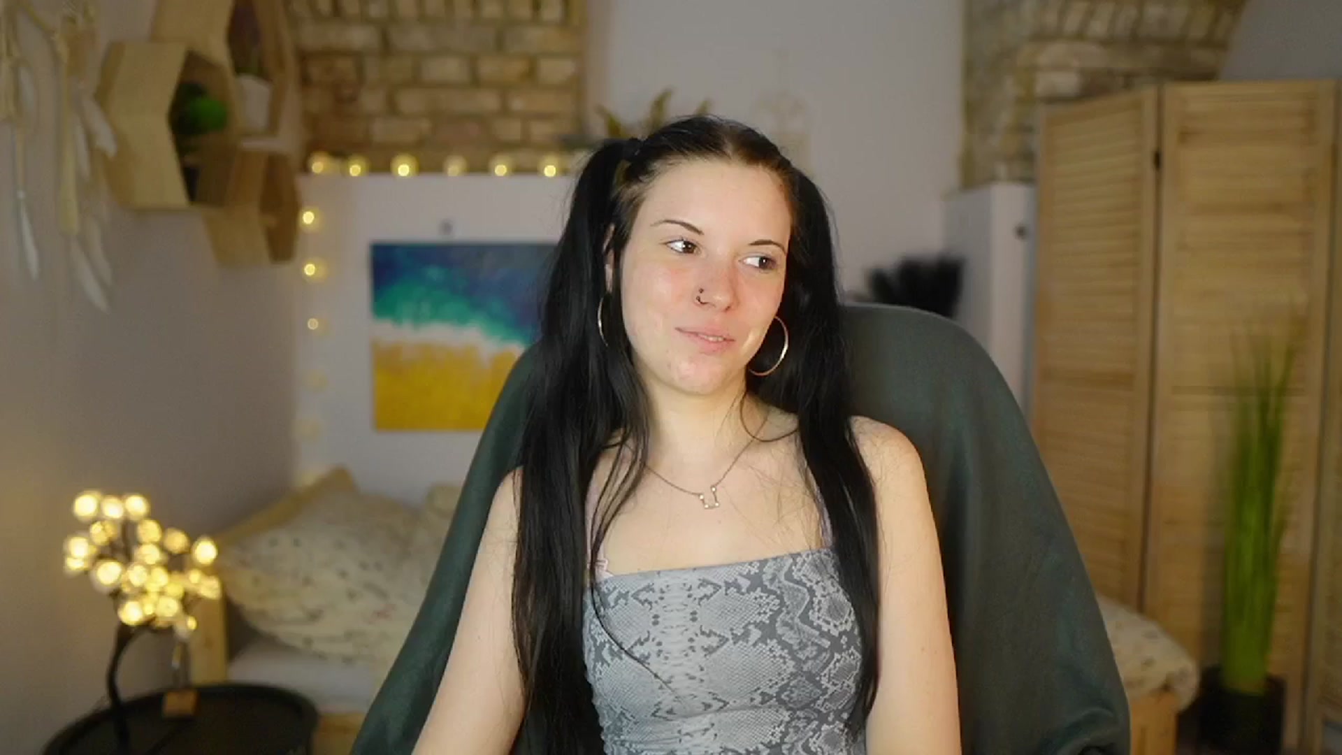 Gallery image thumbnail from April_Ollsen's myfreecams stream on, 04/23/2025, 12:42 image 16 of 20