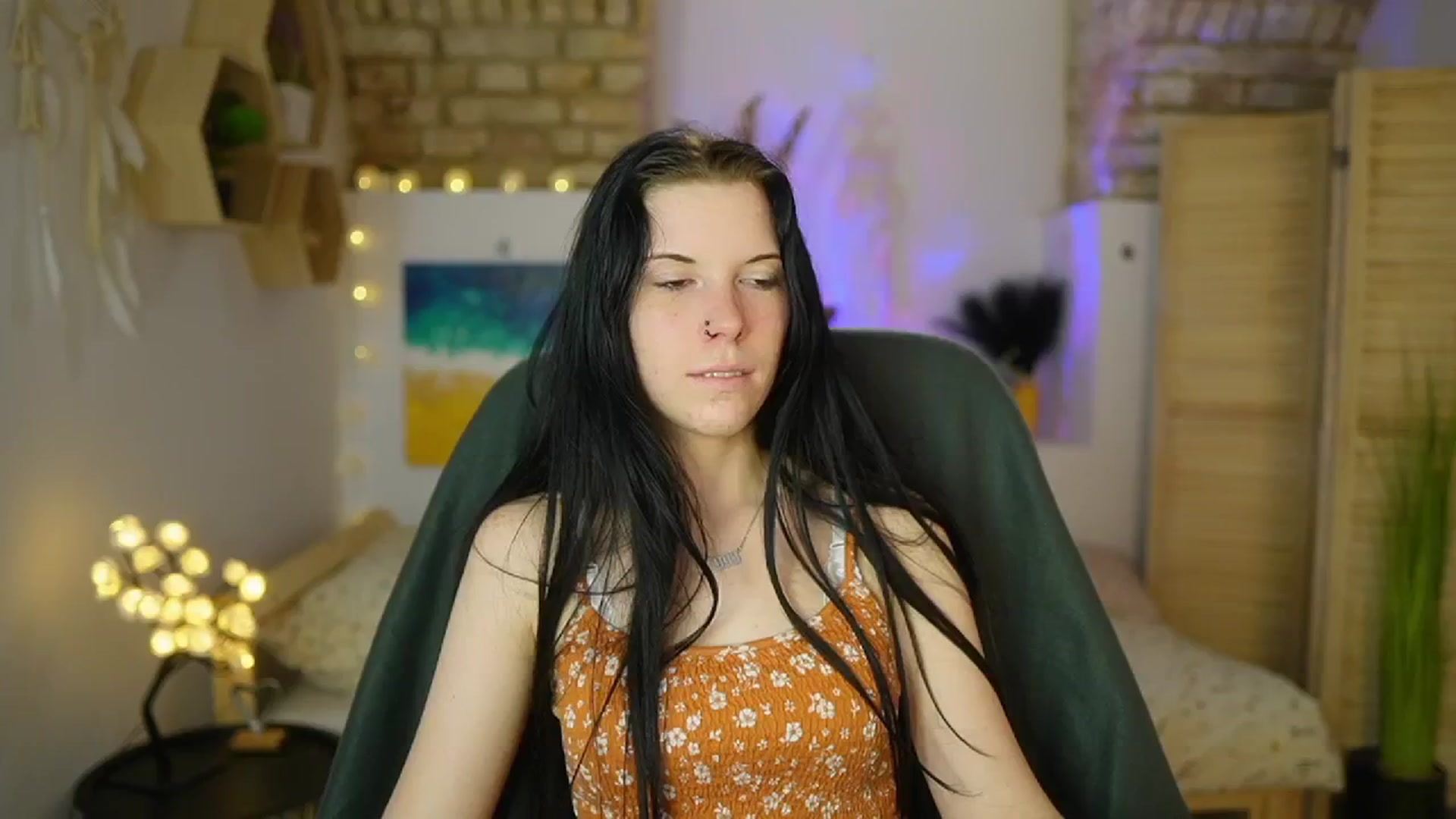 Gallery image thumbnail from April_Ollsen's myfreecams stream on, 04/28/2025, 12:16 image 17 of 20