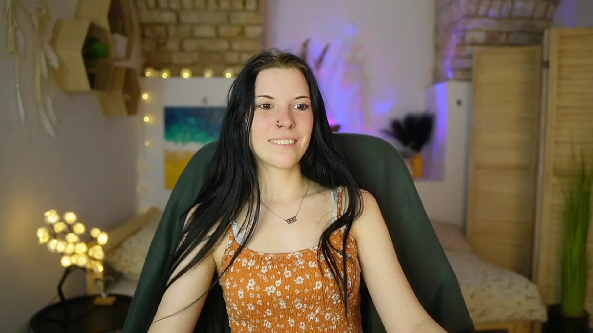 Gallery image thumbnail from April_Ollsen's myfreecams stream on, 04/28/2025, 12:16 image 2 of 20