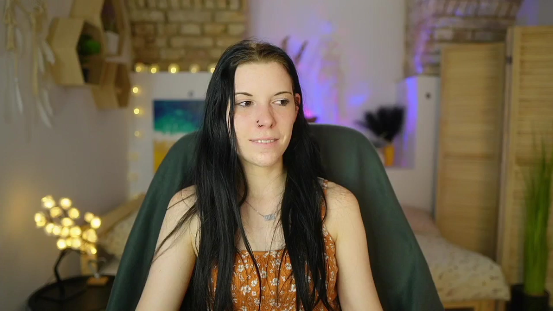 Gallery image thumbnail from April_Ollsen's myfreecams stream on, 04/28/2025, 12:16 image 7 of 20