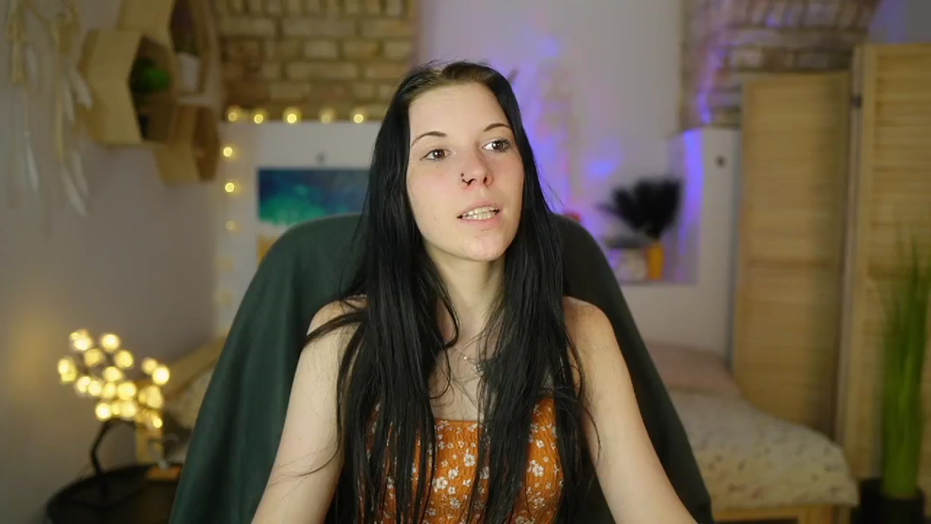 Gallery image thumbnail from April_Ollsen's myfreecams stream on, 04/28/2025, 12:16 image 5 of 20