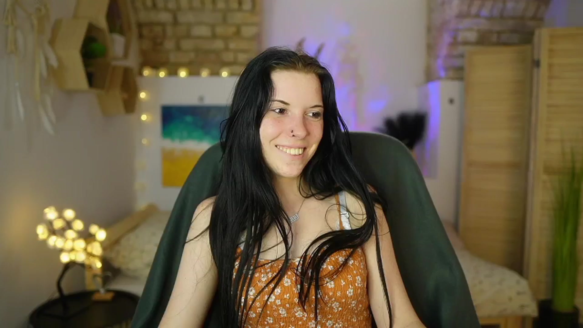 Gallery image thumbnail from April_Ollsen's myfreecams stream on, 04/28/2025, 12:58 image 9 of 20