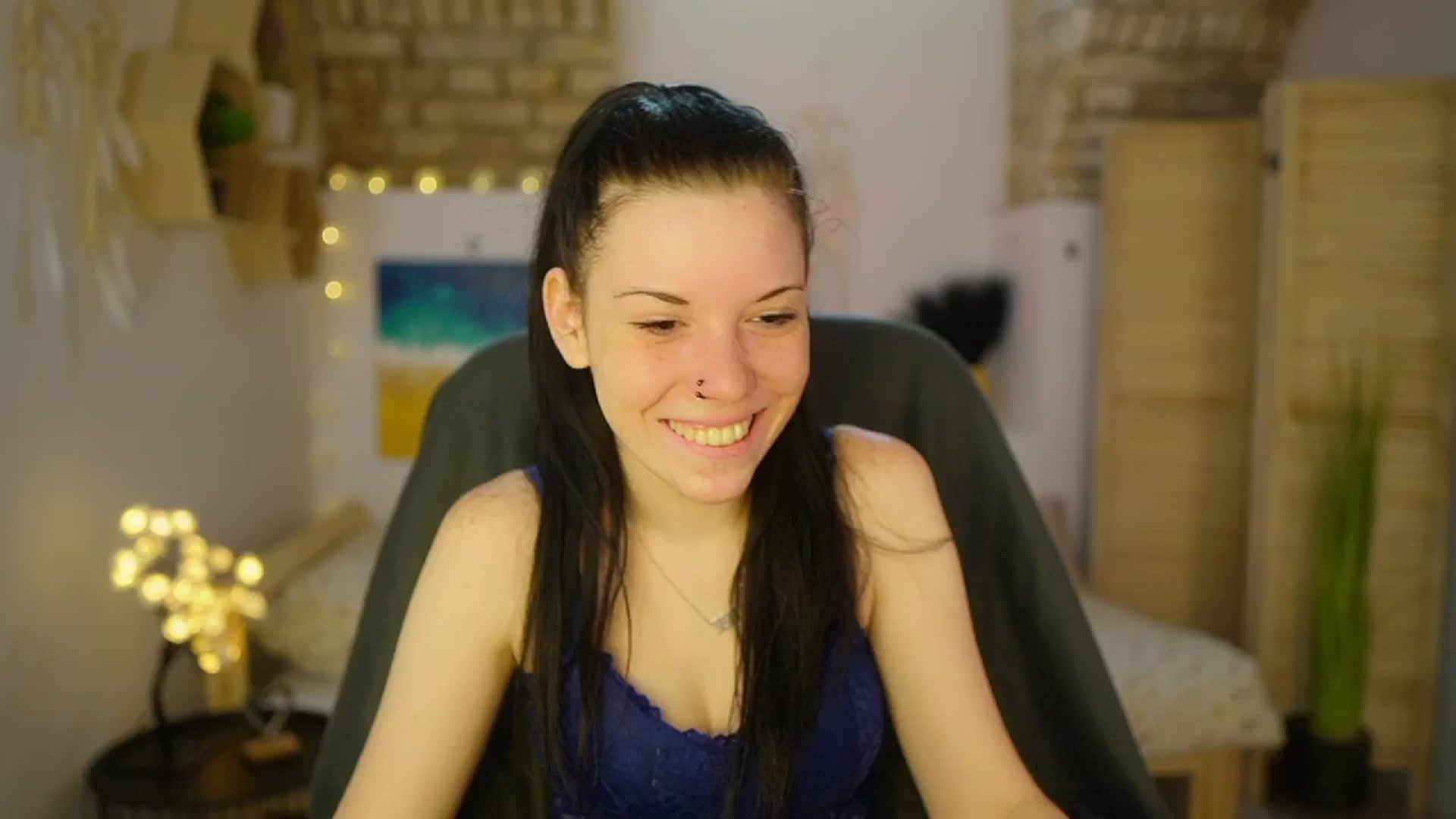 Gallery image thumbnail from April_Ollsen's myfreecams stream on, 05/02/2025, 08:37 image 10 of 20