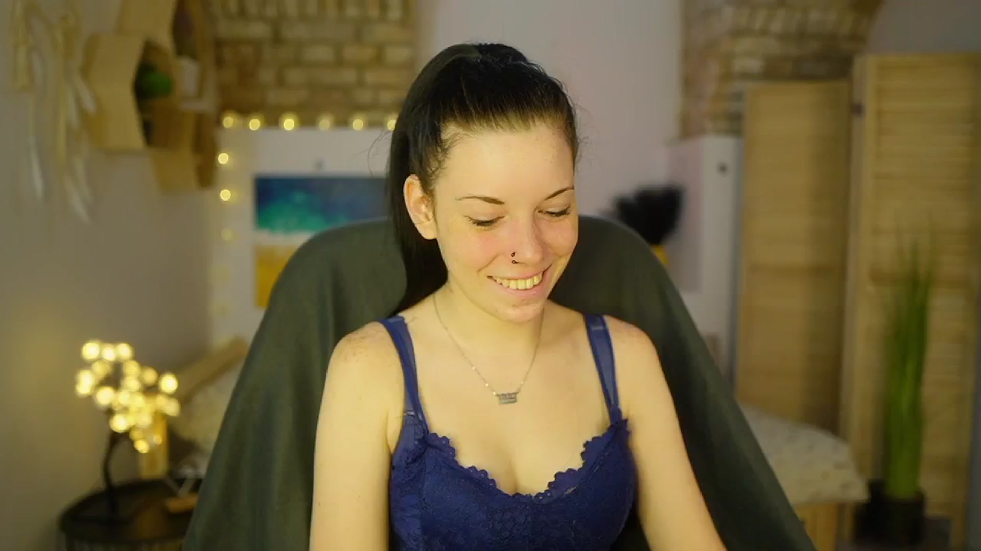 Gallery image thumbnail from April_Ollsen's myfreecams stream on, 05/02/2025, 13:09 image 7 of 20