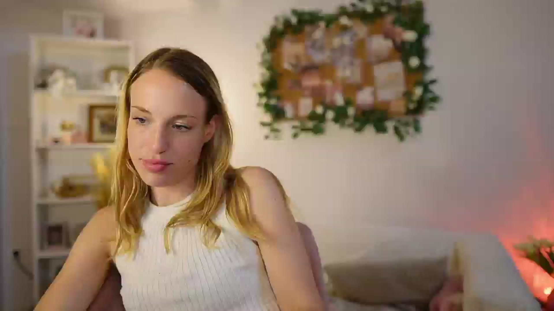 Gallery image thumbnail from April_Rose_'s myfreecams stream on, 05/30/2025, 13:02 image 11 of 20