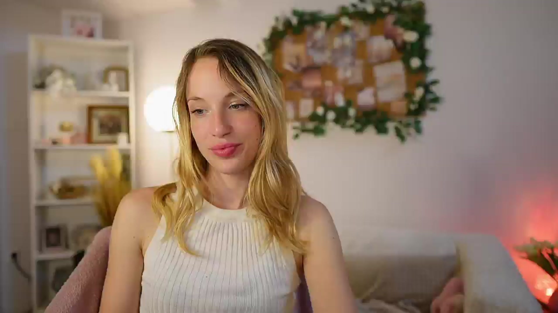 Gallery image thumbnail from April_Rose_'s myfreecams stream on, 05/30/2025, 13:02 image 2 of 20