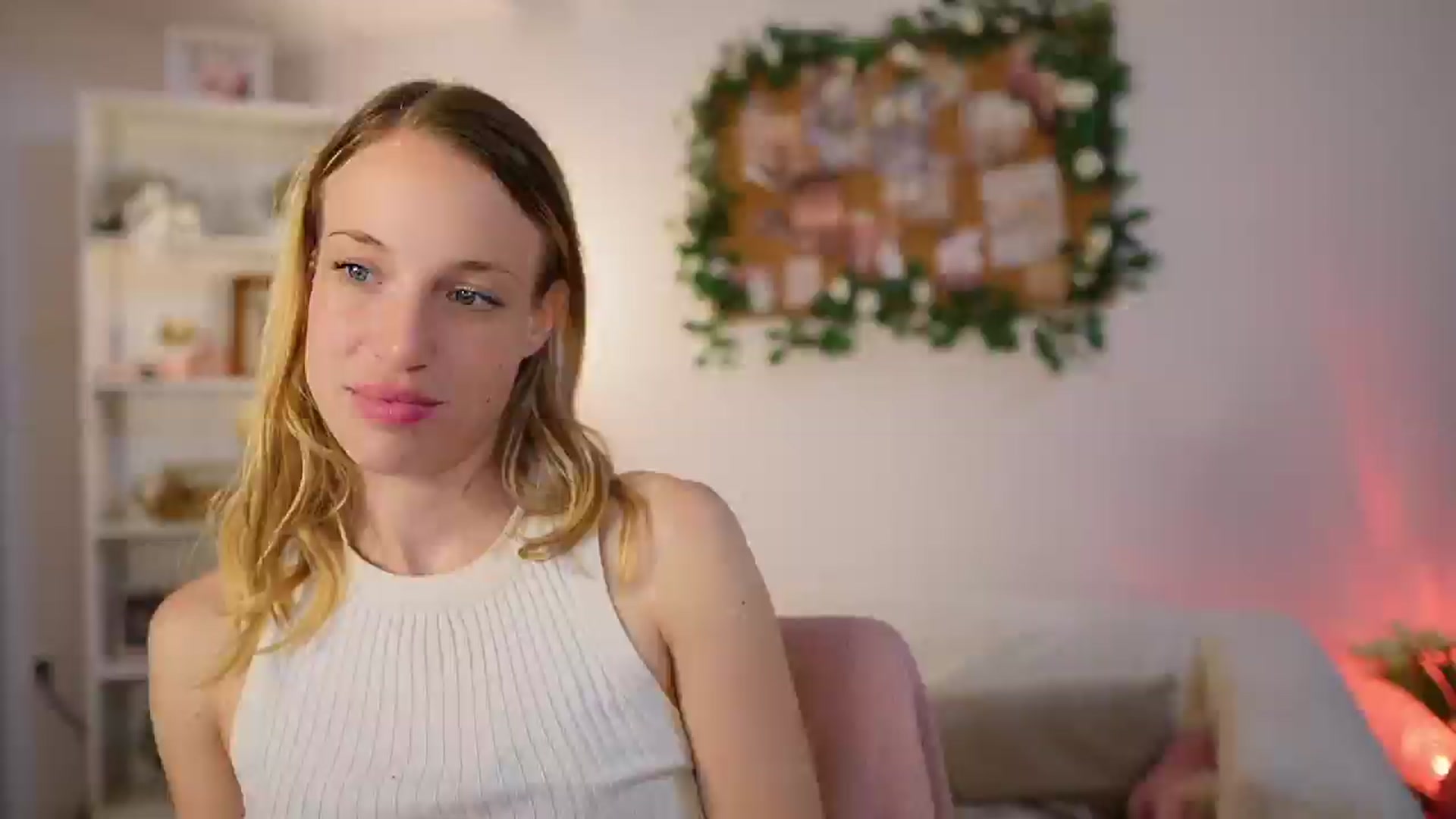 Gallery image thumbnail from April_Rose_'s myfreecams stream on, 05/30/2025, 13:02 image 15 of 20