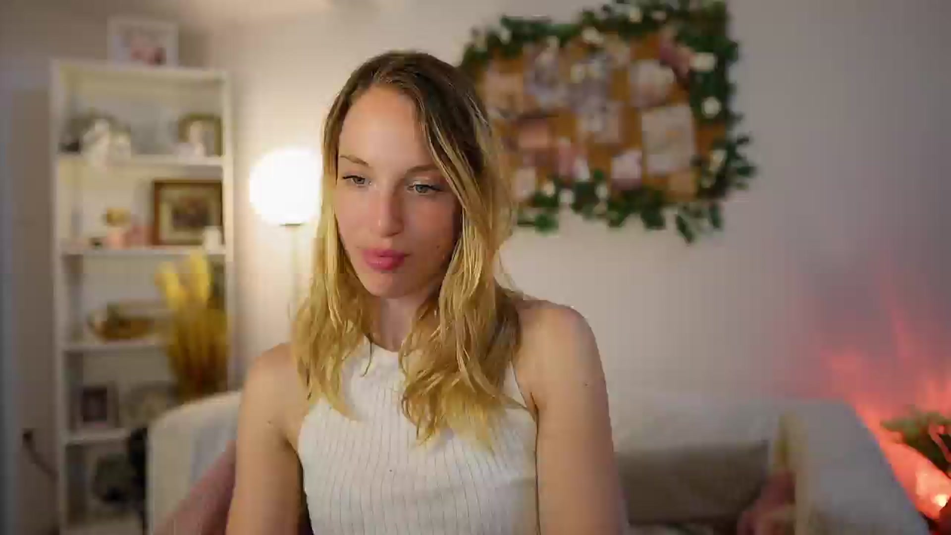 Gallery image thumbnail from April_Rose_'s myfreecams stream on, 05/30/2025, 13:02 image 5 of 20