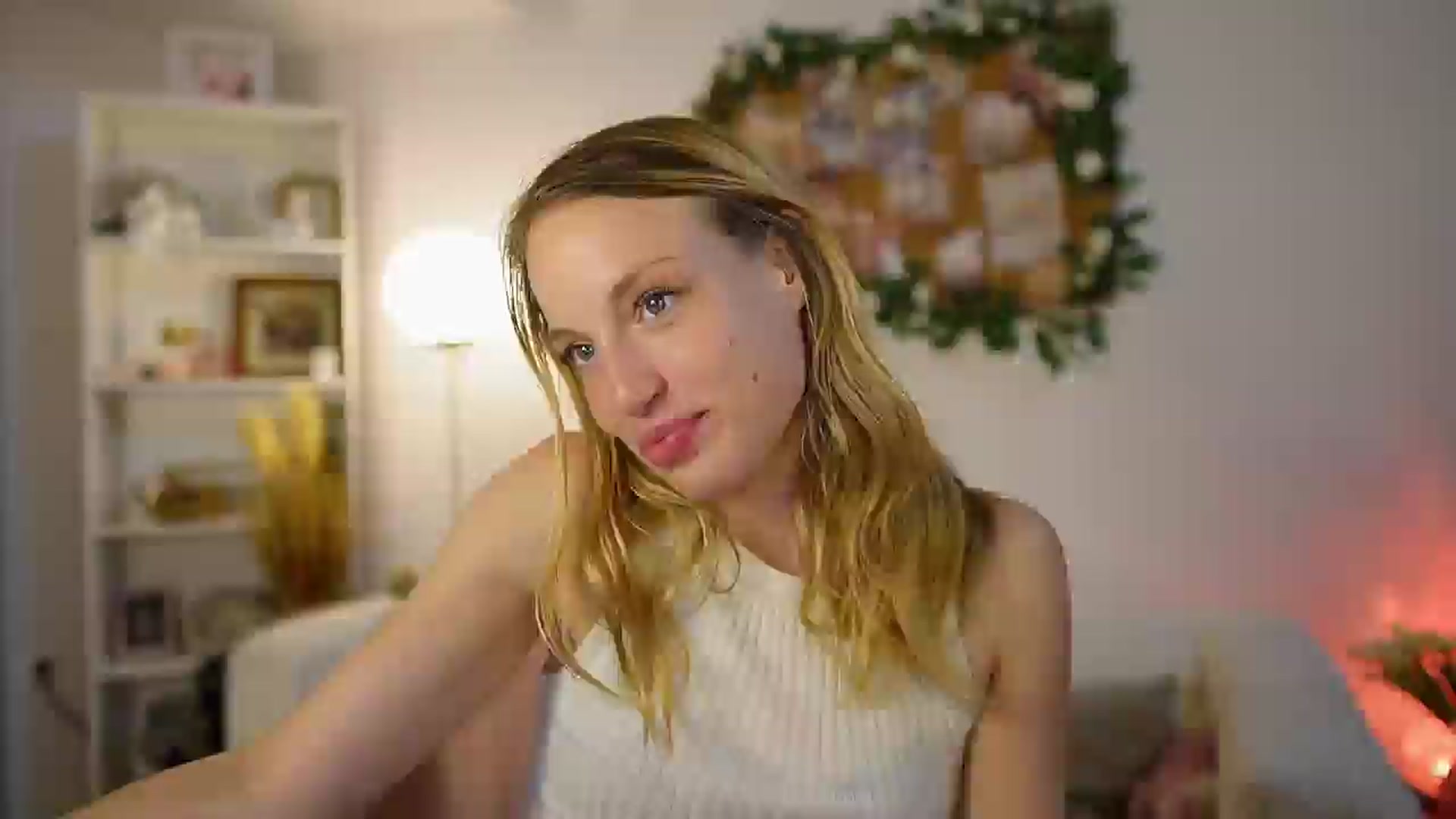 Gallery image thumbnail from April_Rose_'s myfreecams stream on, 05/30/2025, 13:02 image 10 of 20