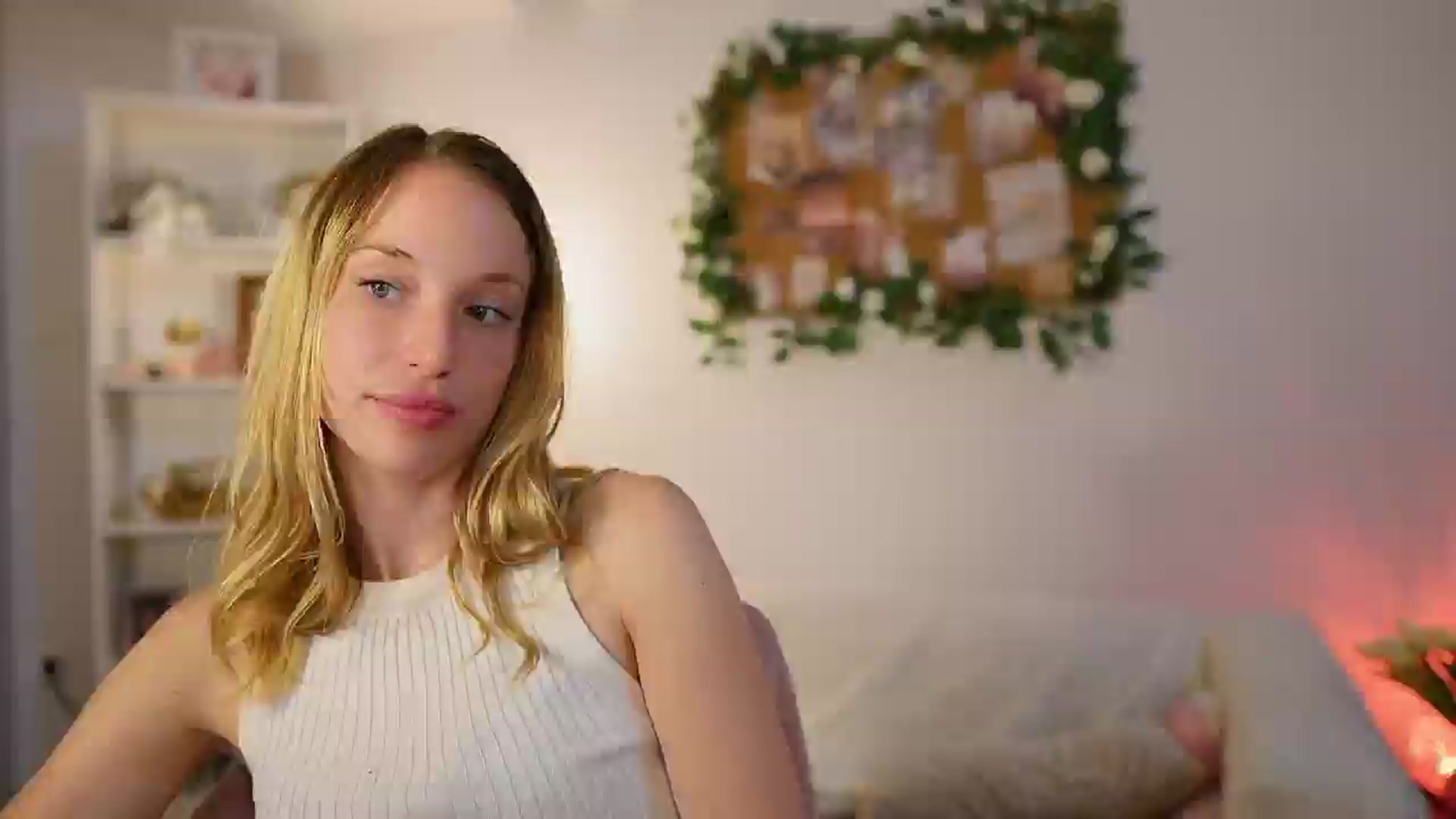 Gallery image thumbnail from April_Rose_'s myfreecams stream on, 05/30/2025, 13:02 image 19 of 20