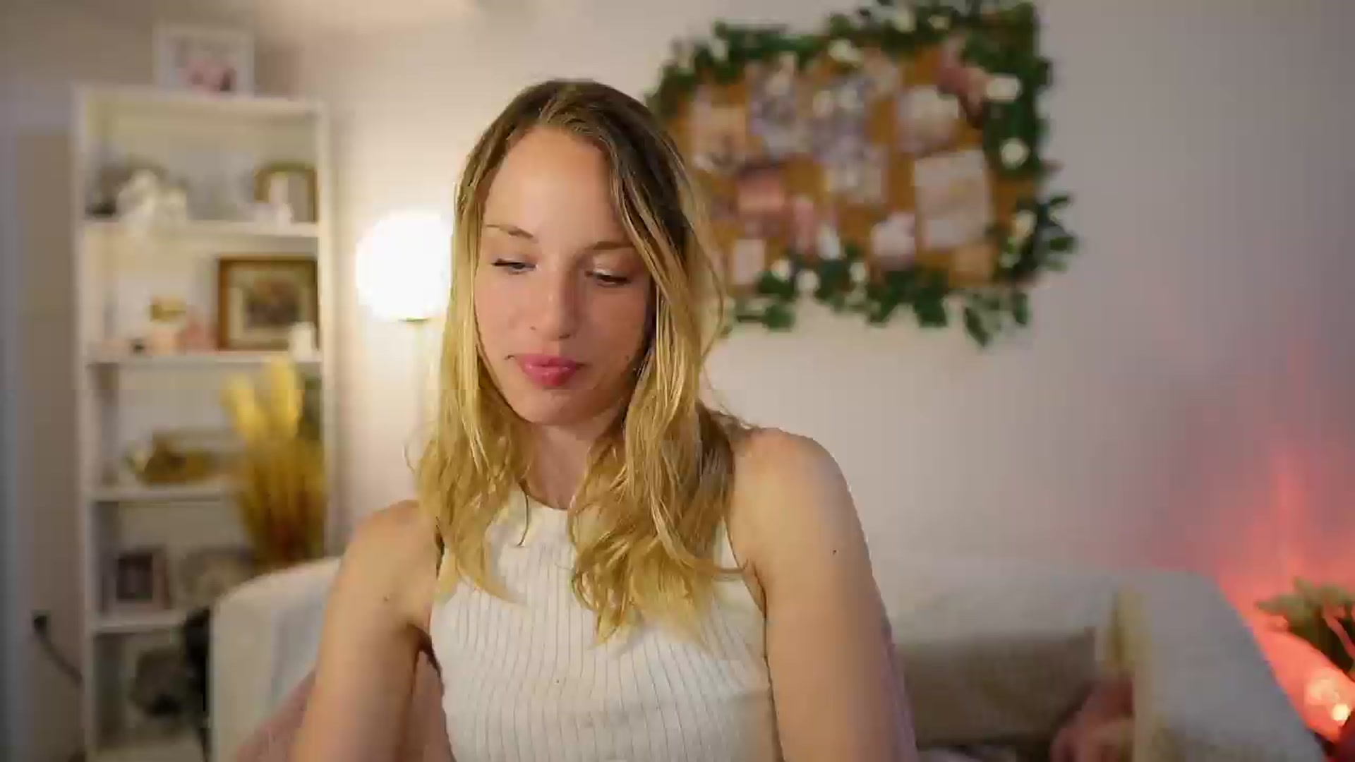 Gallery image thumbnail from April_Rose_'s myfreecams stream on, 05/30/2025, 13:02 image 6 of 20