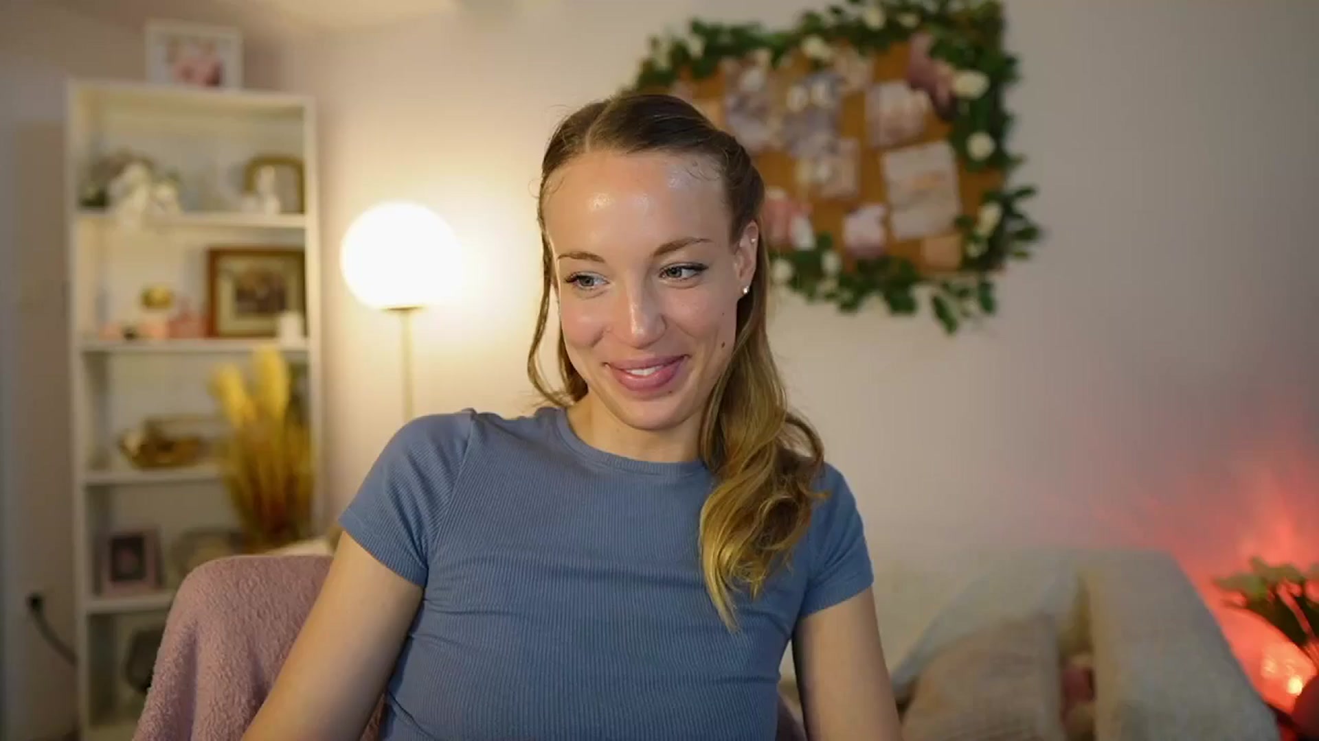 Gallery image thumbnail from April_Rose_'s myfreecams stream on, 05/31/2025, 08:59 image 17 of 20