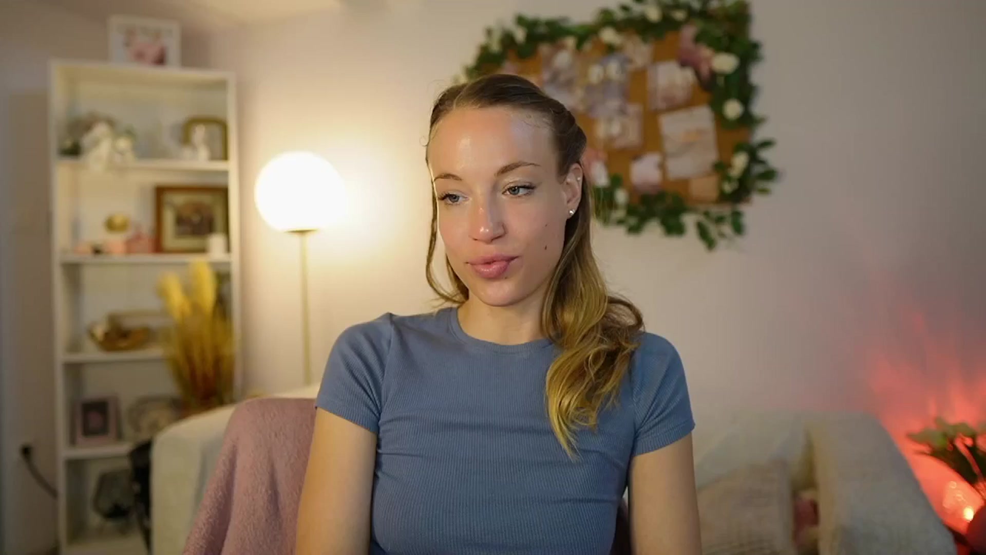 Gallery image thumbnail from April_Rose_'s myfreecams stream on, 05/31/2025, 08:59 image 19 of 20