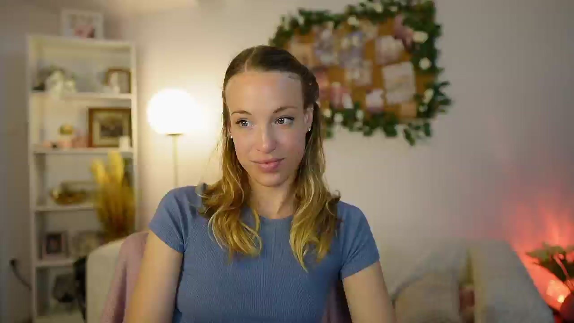 Gallery image thumbnail from April_Rose_'s myfreecams stream on, 05/31/2025, 09:35 image 1 of 20