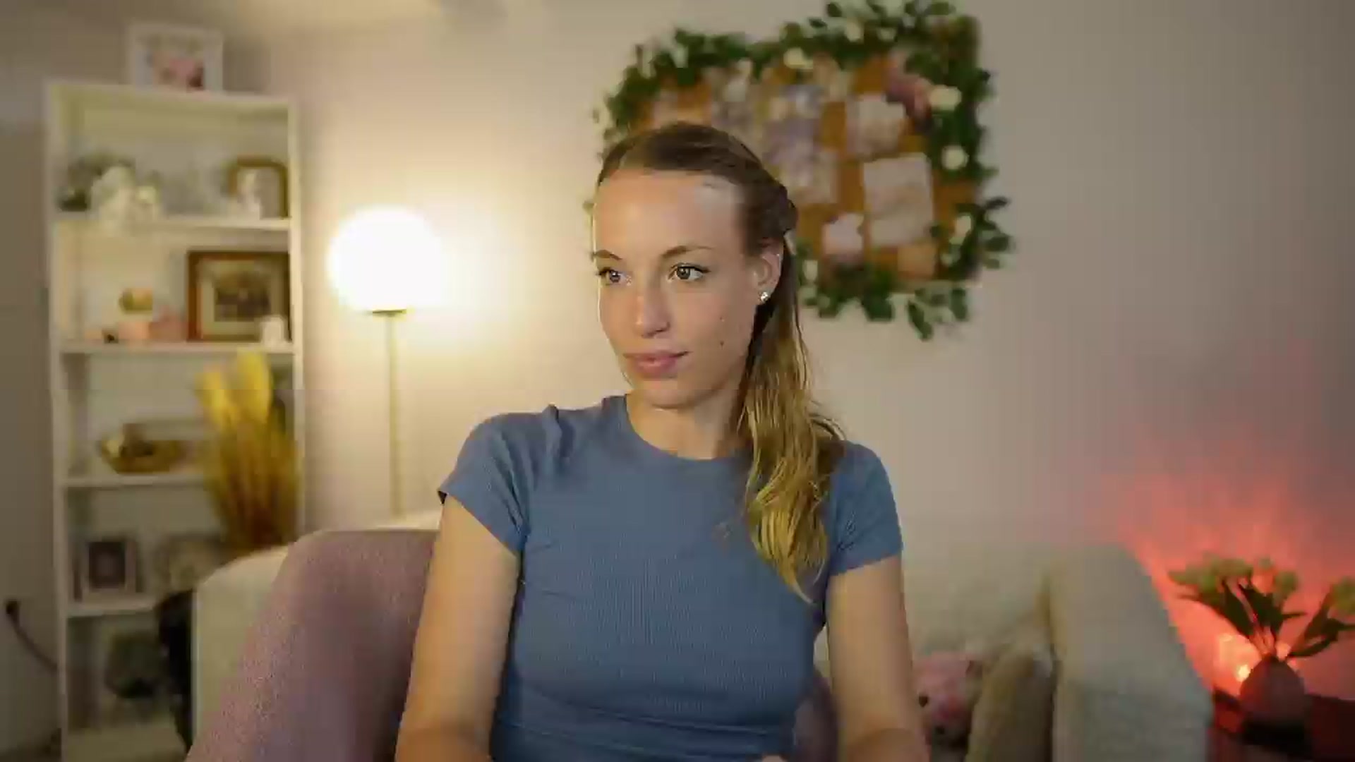 Gallery image thumbnail from April_Rose_'s myfreecams stream on, 05/31/2025, 12:50 image 11 of 20