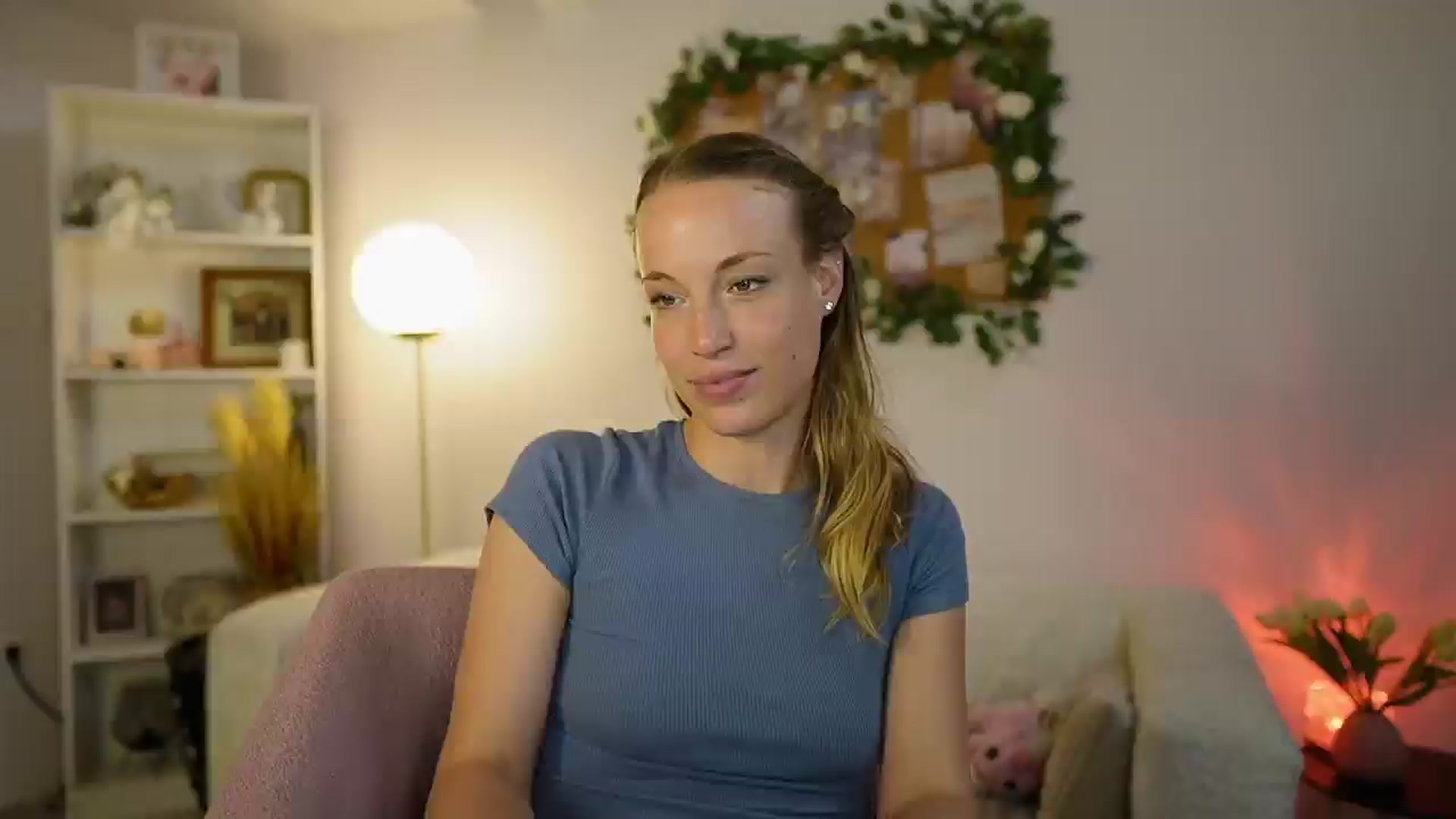 Gallery image thumbnail from April_Rose_'s myfreecams stream on, 05/31/2025, 12:50 image 8 of 20