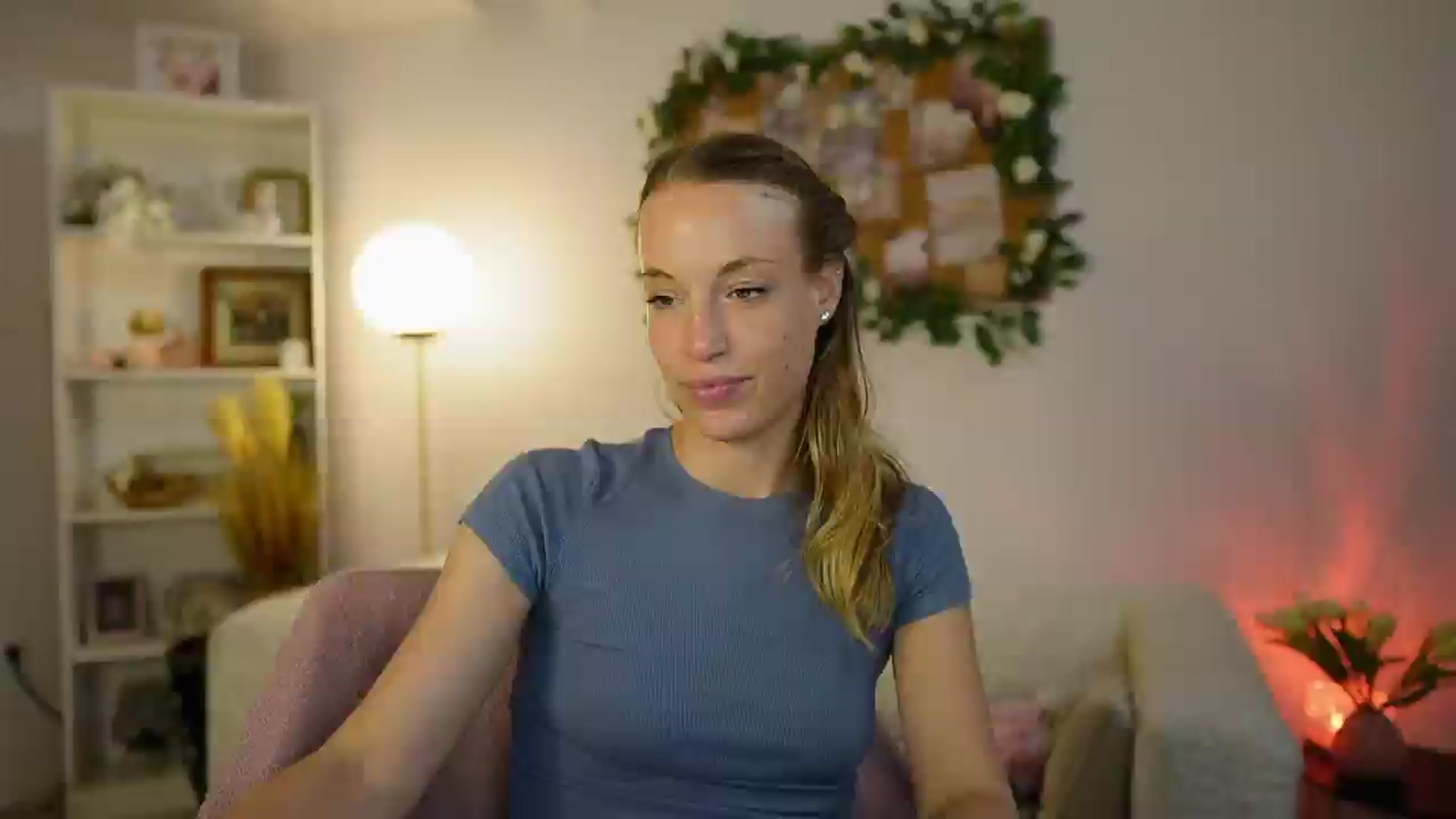 Gallery image thumbnail from April_Rose_'s myfreecams stream on, 05/31/2025, 12:50 image 14 of 20
