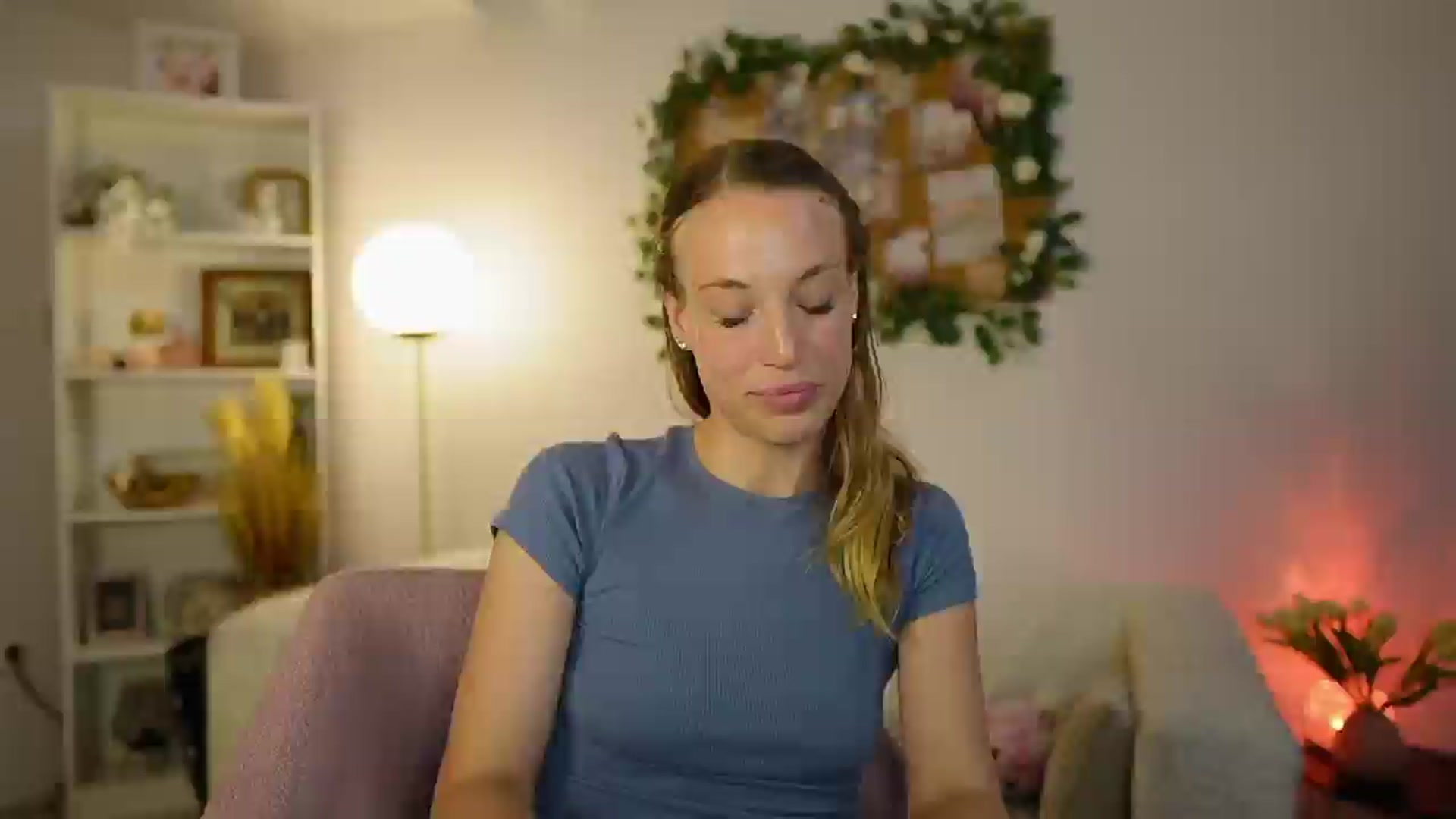 Gallery image thumbnail from April_Rose_'s myfreecams stream on, 05/31/2025, 12:50 image 10 of 20