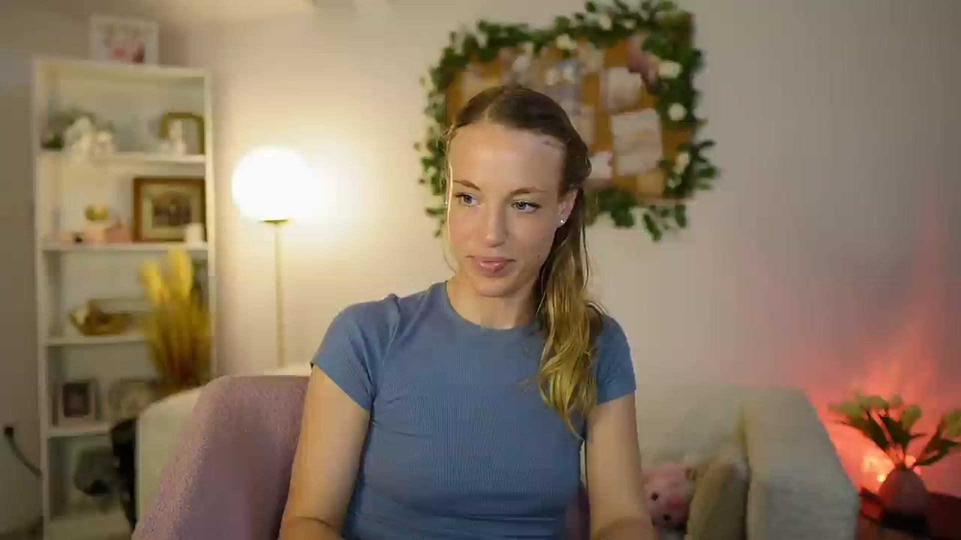 Gallery image thumbnail from April_Rose_'s myfreecams stream on, 05/31/2025, 12:50 image 17 of 20