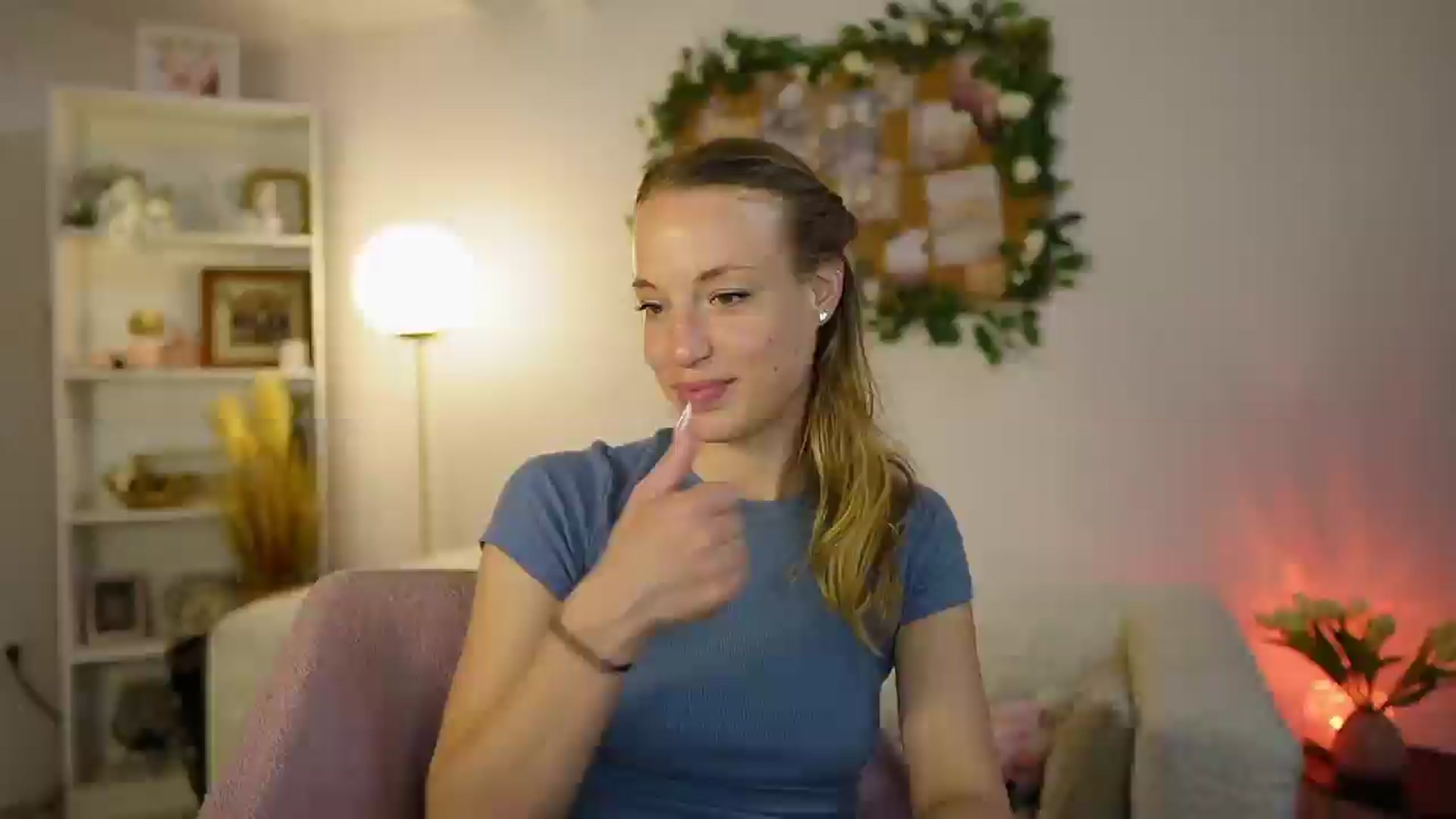 Gallery image thumbnail from April_Rose_'s myfreecams stream on, 05/31/2025, 12:50 image 16 of 20