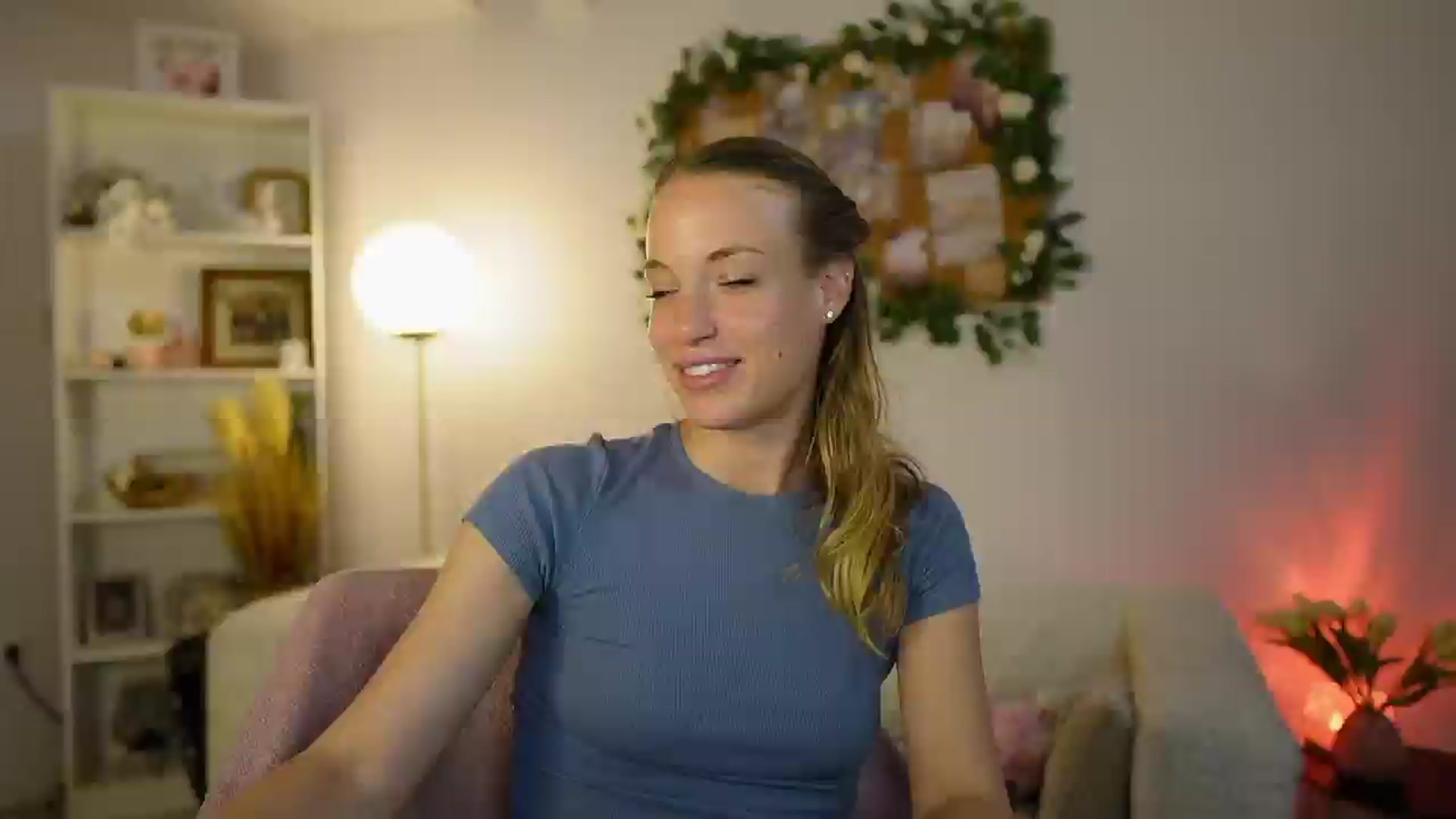 Gallery image thumbnail from April_Rose_'s myfreecams stream on, 05/31/2025, 12:50 image 15 of 20