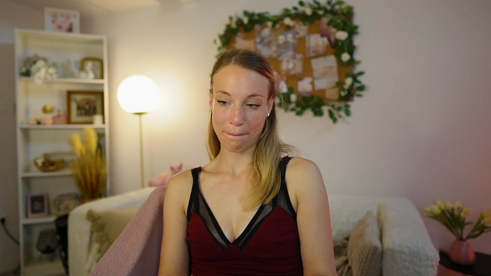 Gallery image thumbnail from April_Rose_'s myfreecams stream on, 06/01/2025, 08:53 image 7 of 20