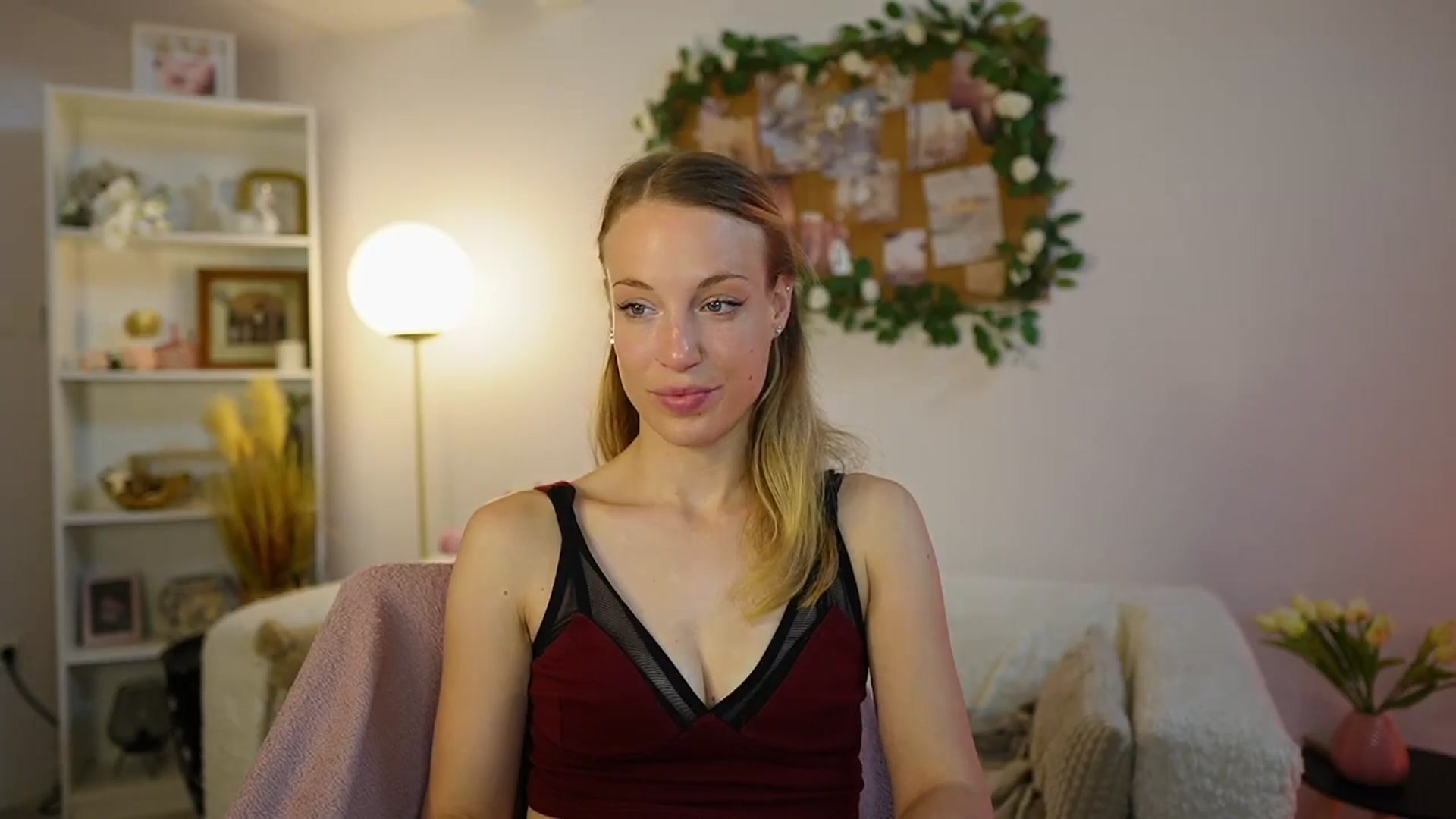 Gallery image thumbnail from April_Rose_'s myfreecams stream on, 06/01/2025, 08:53 image 5 of 20