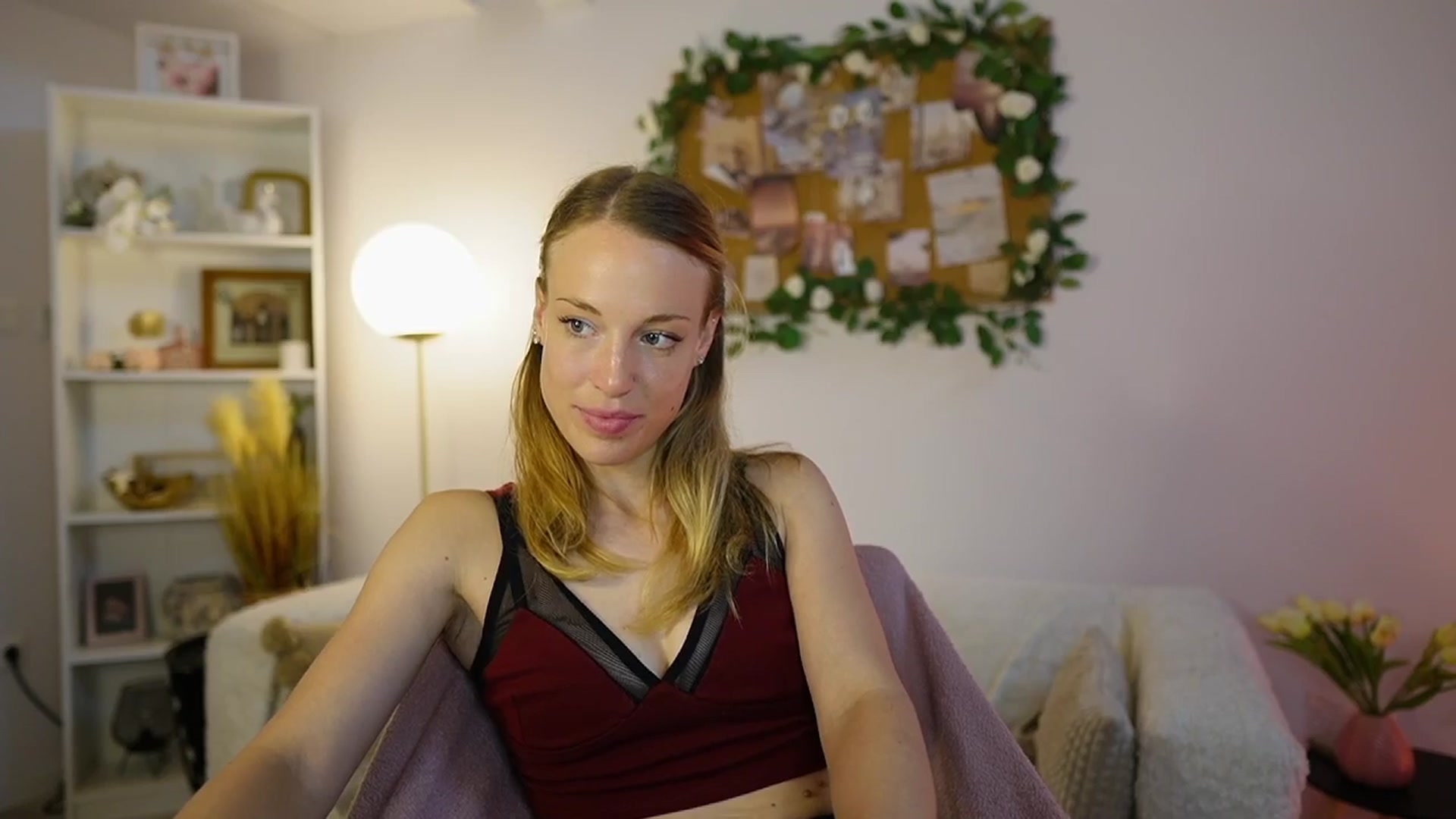 Gallery image thumbnail from April_Rose_'s myfreecams stream on, 06/01/2025, 08:53 image 19 of 20