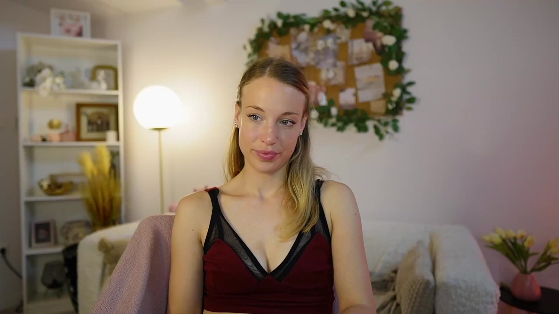Gallery image thumbnail from April_Rose_'s myfreecams stream on, 06/01/2025, 08:53 image 8 of 20