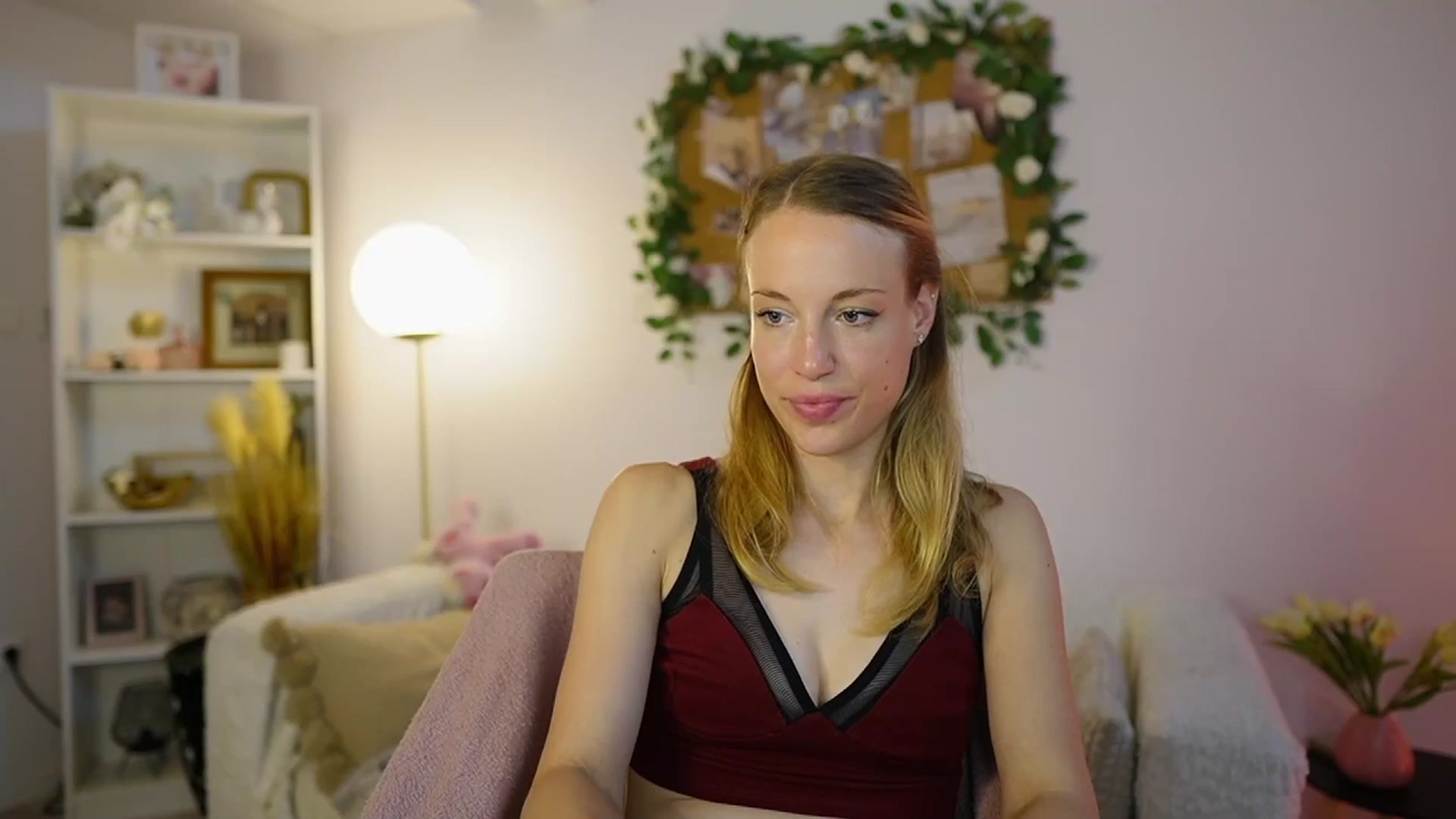 Gallery image thumbnail from April_Rose_'s myfreecams stream on, 06/01/2025, 08:53 image 20 of 20