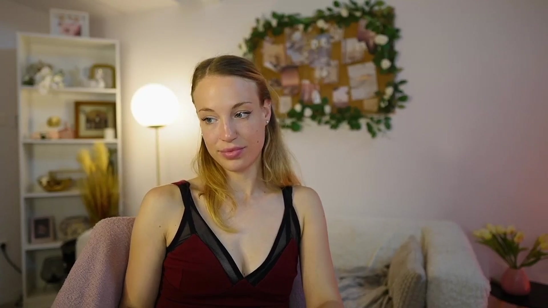 Gallery image thumbnail from April_Rose_'s myfreecams stream on, 06/01/2025, 08:53 image 13 of 20
