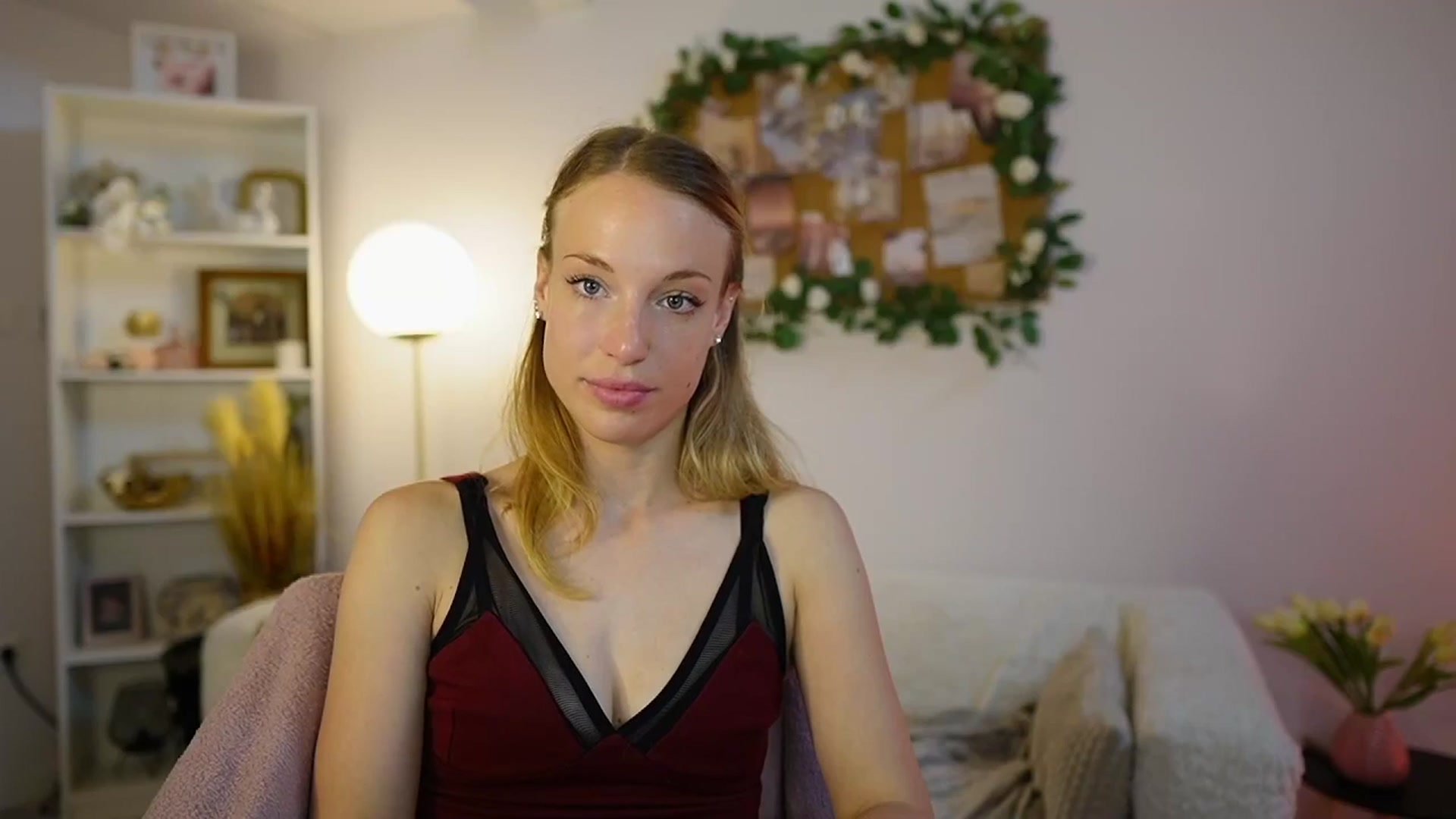 Gallery image thumbnail from April_Rose_'s myfreecams stream on, 06/01/2025, 08:53 image 10 of 20