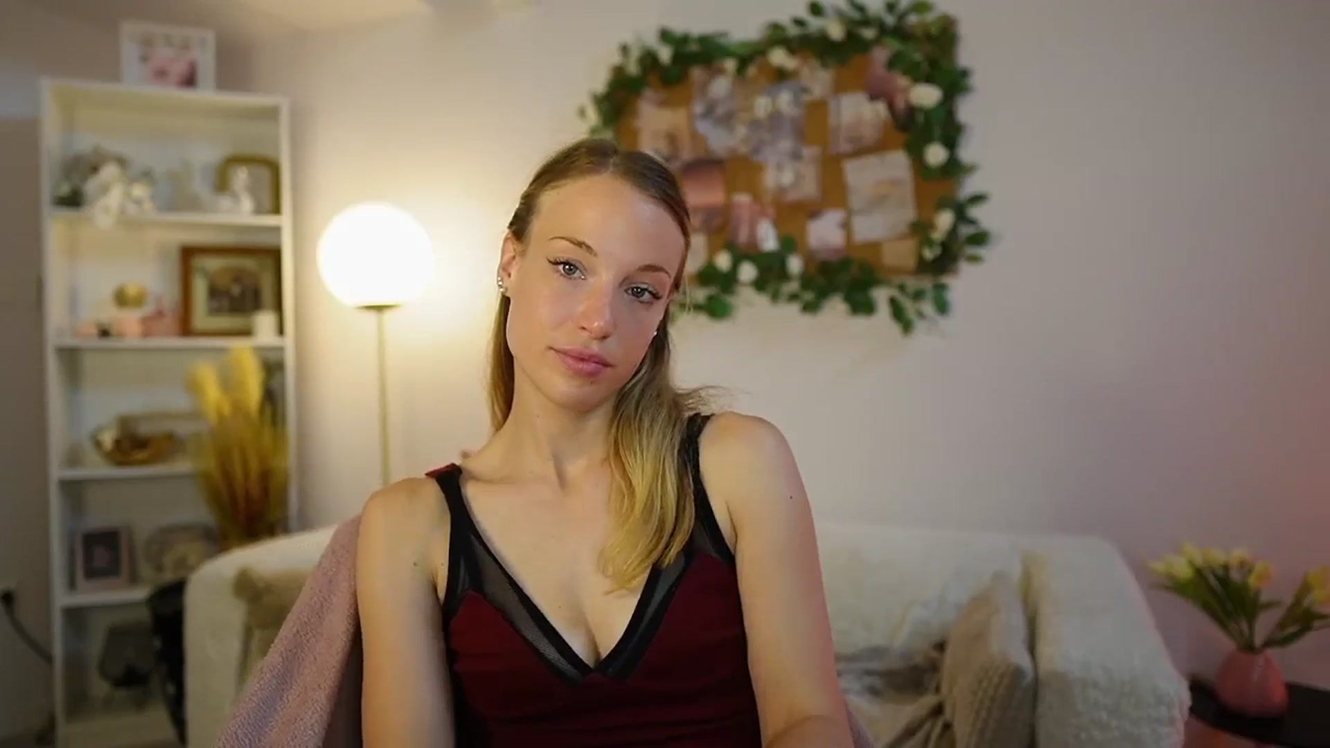 Gallery image thumbnail from April_Rose_'s myfreecams stream on, 06/01/2025, 08:53 image 4 of 20