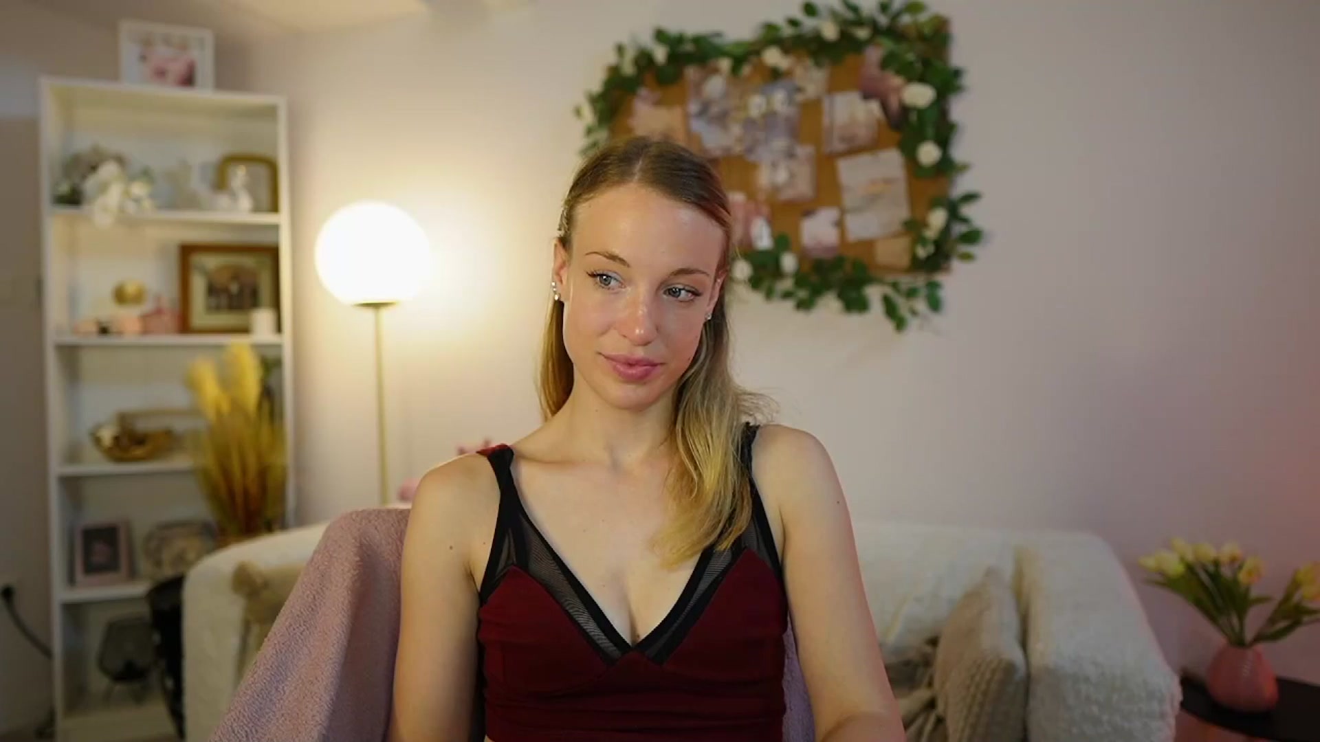 Gallery image thumbnail from April_Rose_'s myfreecams stream on, 06/01/2025, 08:53 image 6 of 20