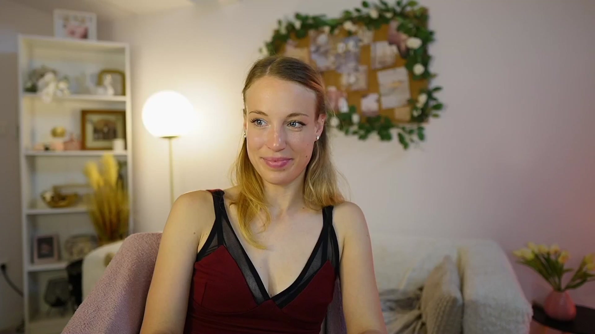 Gallery image thumbnail from April_Rose_'s myfreecams stream on, 06/01/2025, 08:53 image 12 of 20