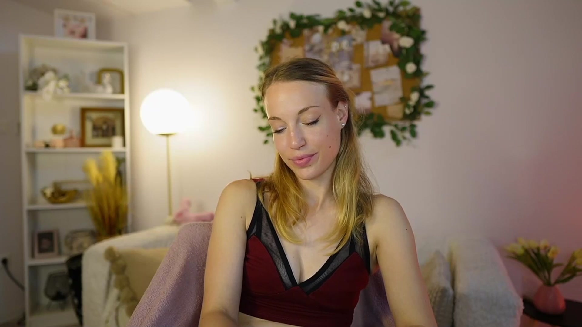 Gallery image thumbnail from April_Rose_'s myfreecams stream on, 06/01/2025, 09:36 image 8 of 20