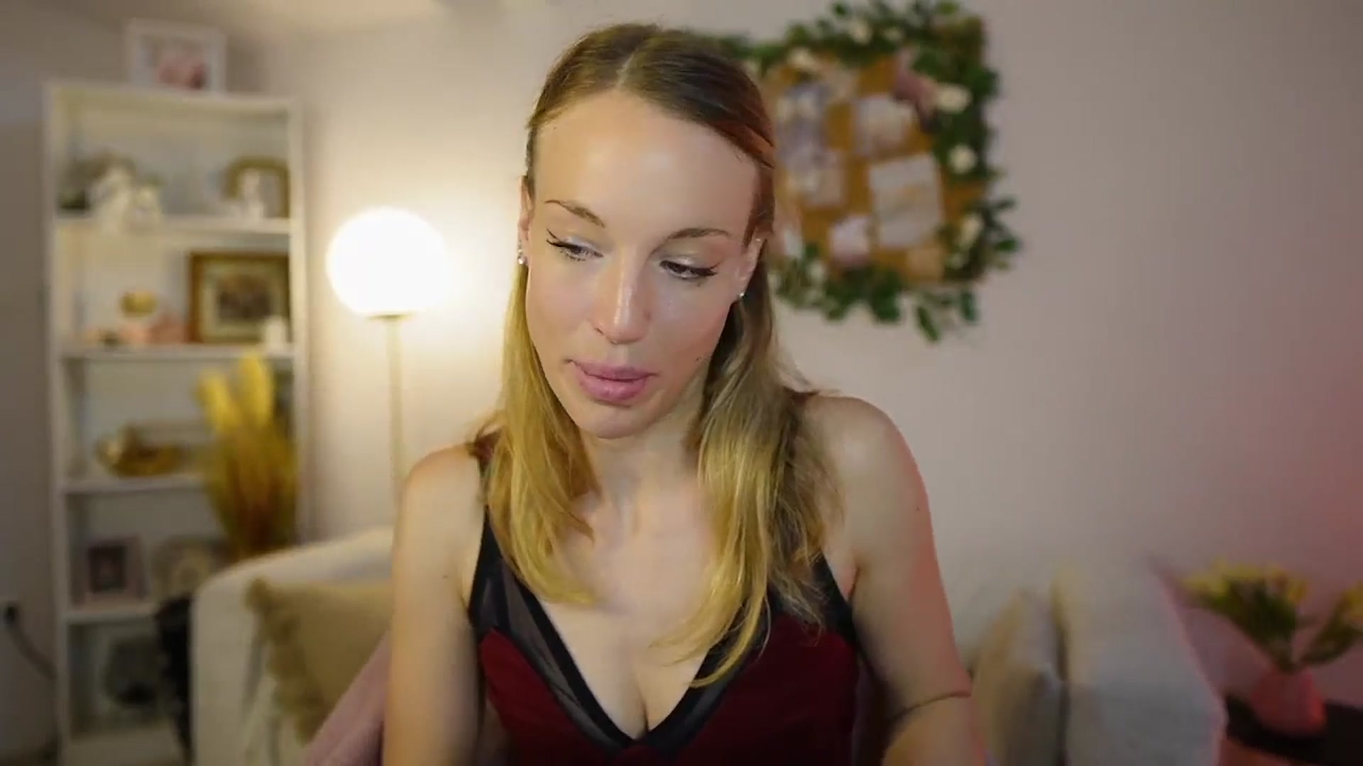 Gallery image thumbnail from April_Rose_'s myfreecams stream on, 06/01/2025, 09:36 image 5 of 20