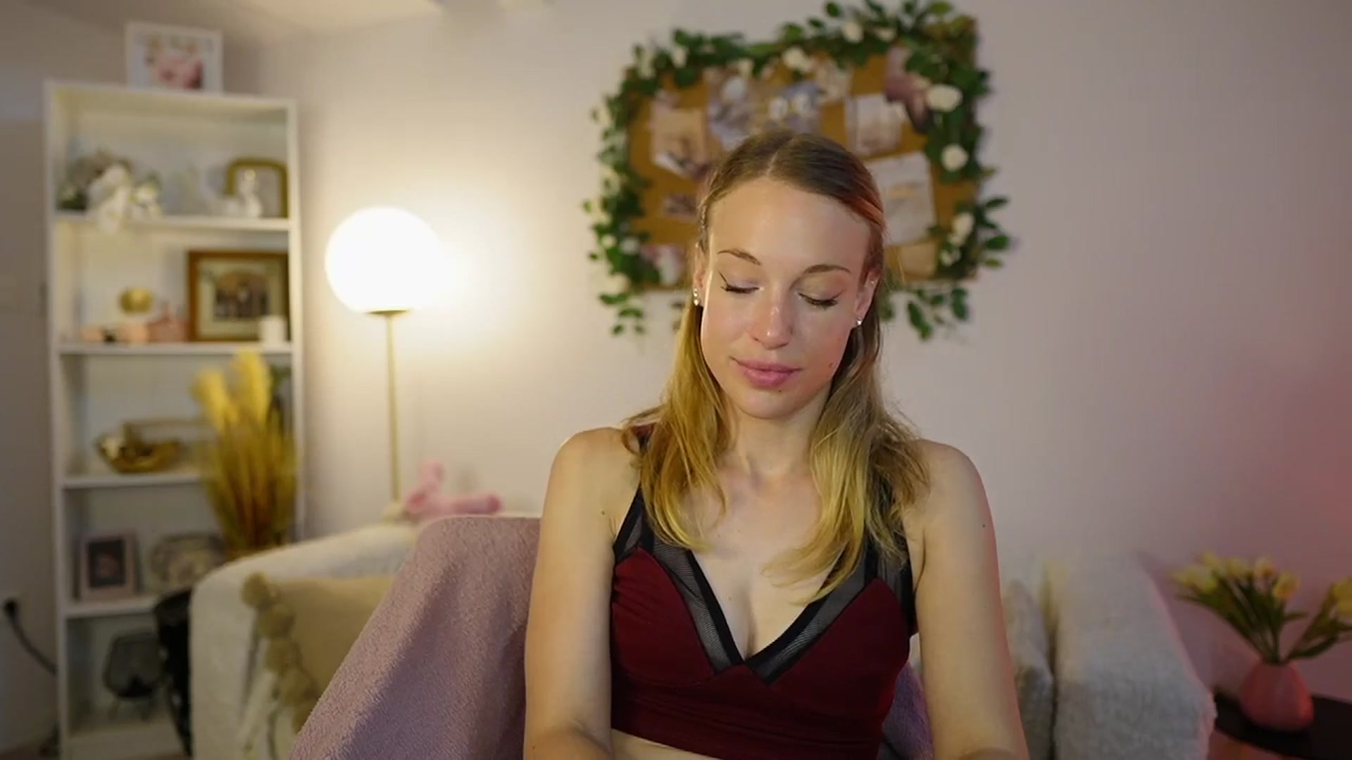 Gallery image thumbnail from April_Rose_'s myfreecams stream on, 06/01/2025, 09:36 image 2 of 20