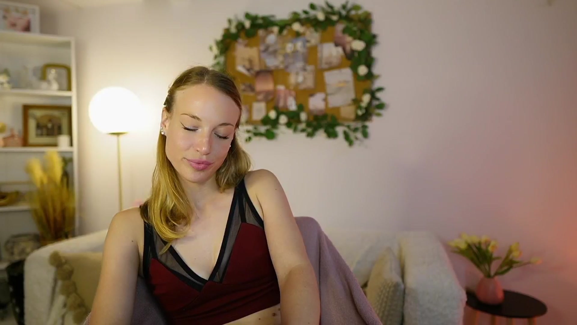 Gallery image thumbnail from April_Rose_'s myfreecams stream on, 06/01/2025, 09:56 image 3 of 20