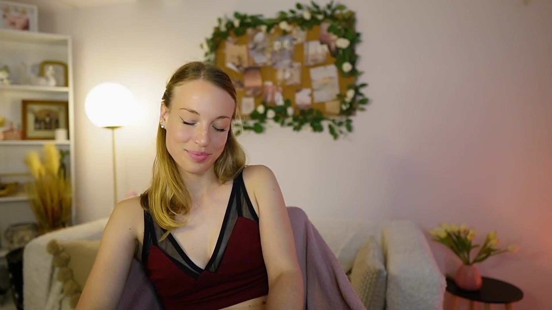 Gallery image thumbnail from April_Rose_'s myfreecams stream on, 06/01/2025, 09:56 image 4 of 20