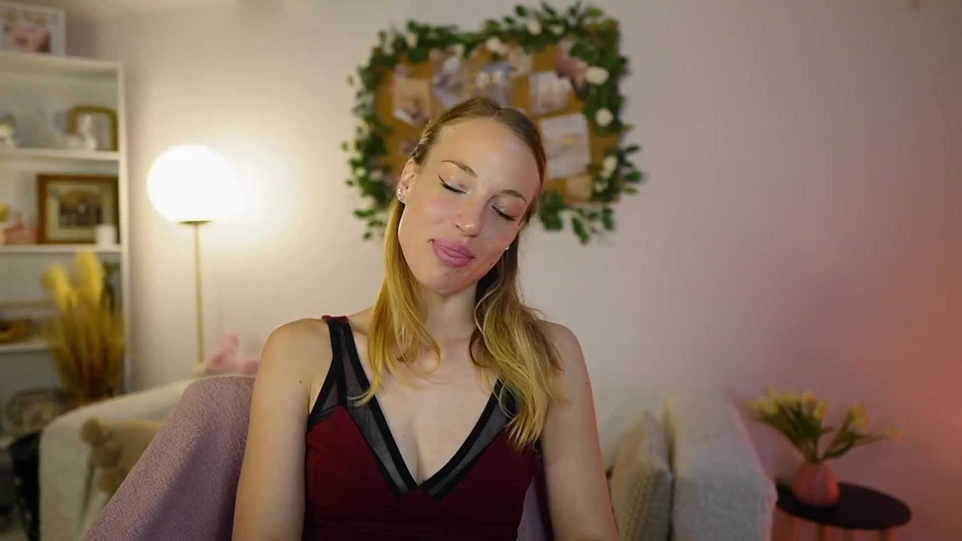 Gallery image thumbnail from April_Rose_'s myfreecams stream on, 06/01/2025, 09:56 image 19 of 20