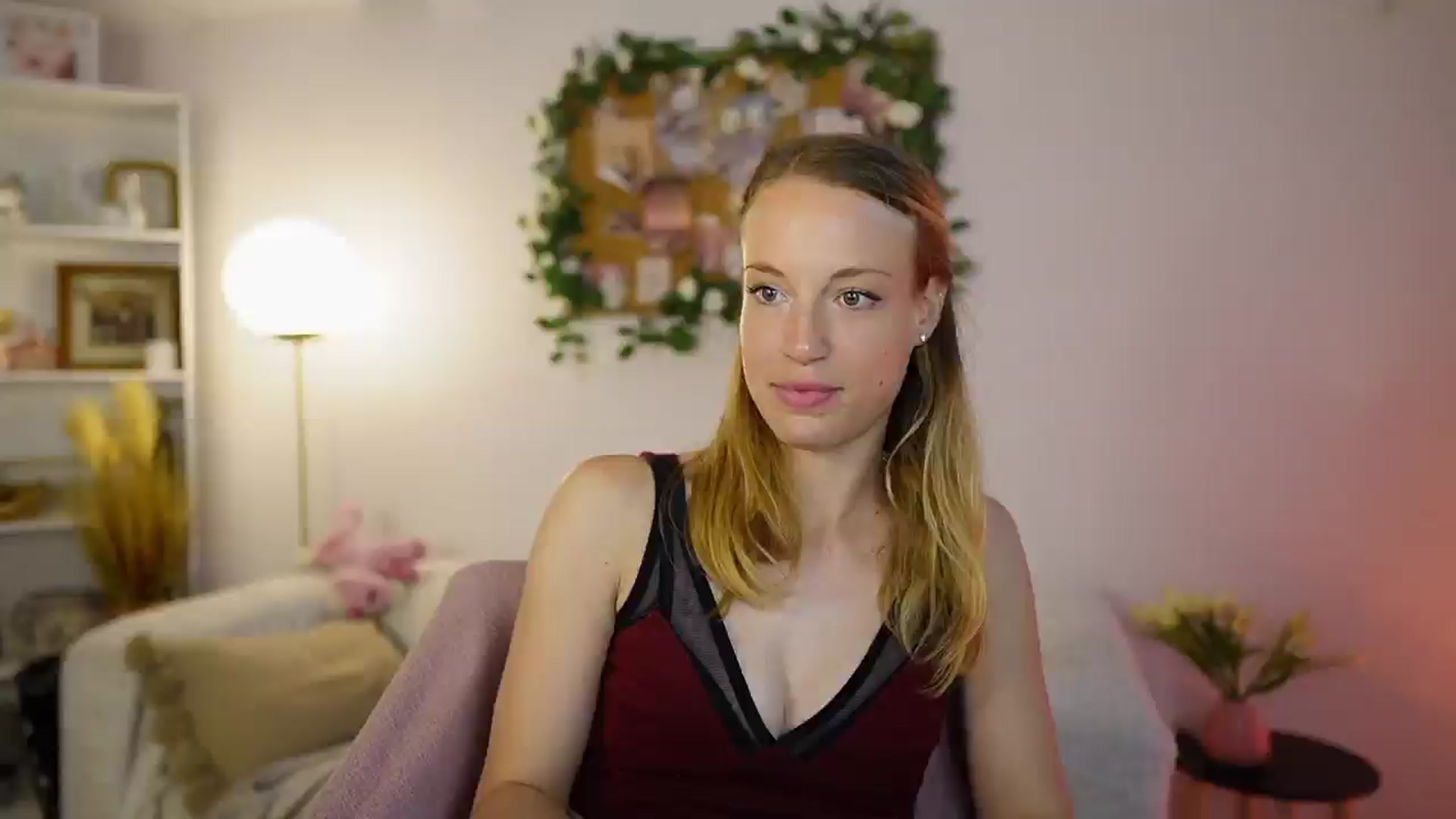 Gallery image thumbnail from April_Rose_'s myfreecams stream on, 06/01/2025, 09:56 image 1 of 20