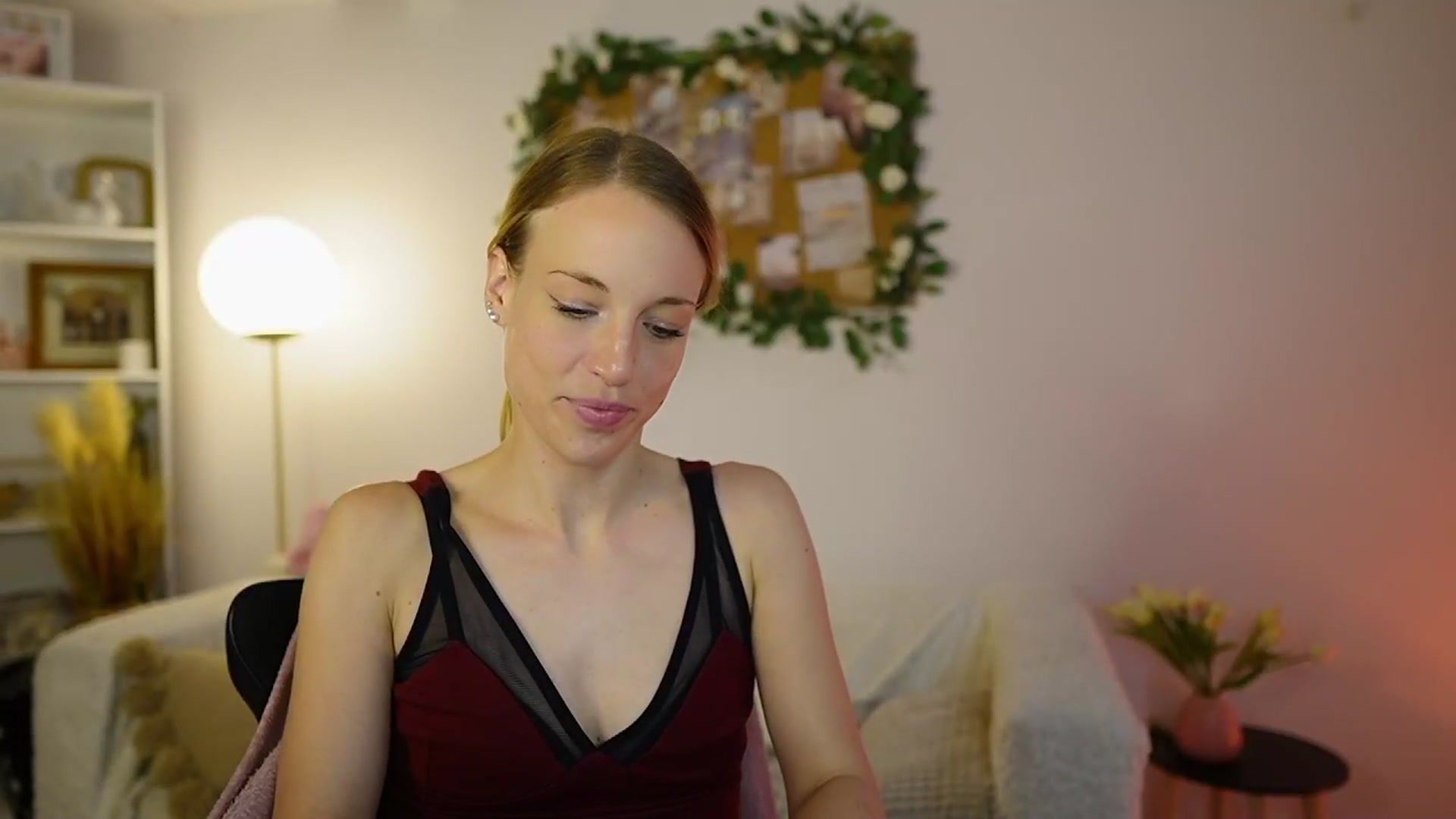 Gallery image thumbnail from April_Rose_'s myfreecams stream on, 06/01/2025, 12:38 image 17 of 20