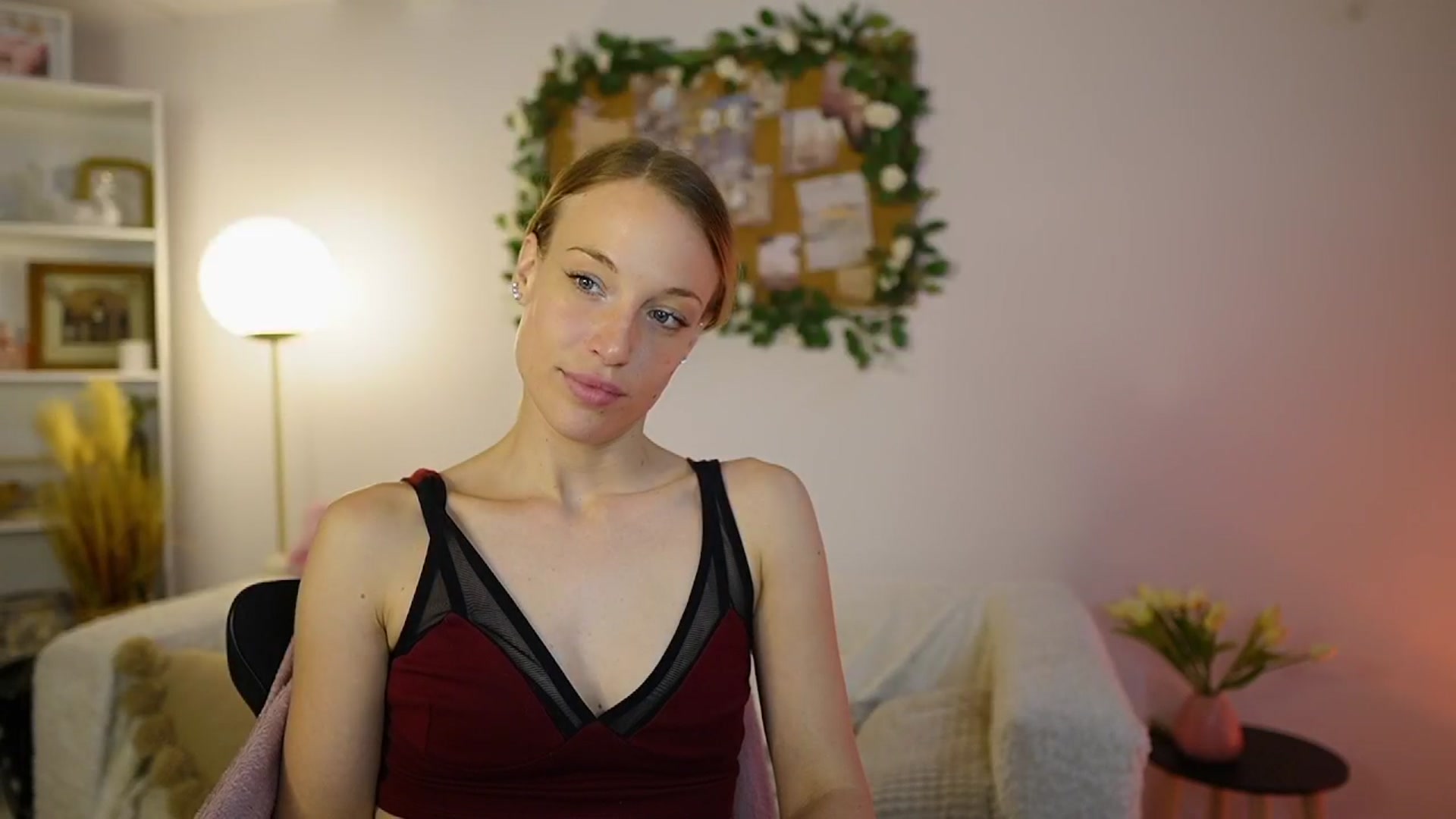 Gallery image thumbnail from April_Rose_'s myfreecams stream on, 06/01/2025, 12:38 image 14 of 20